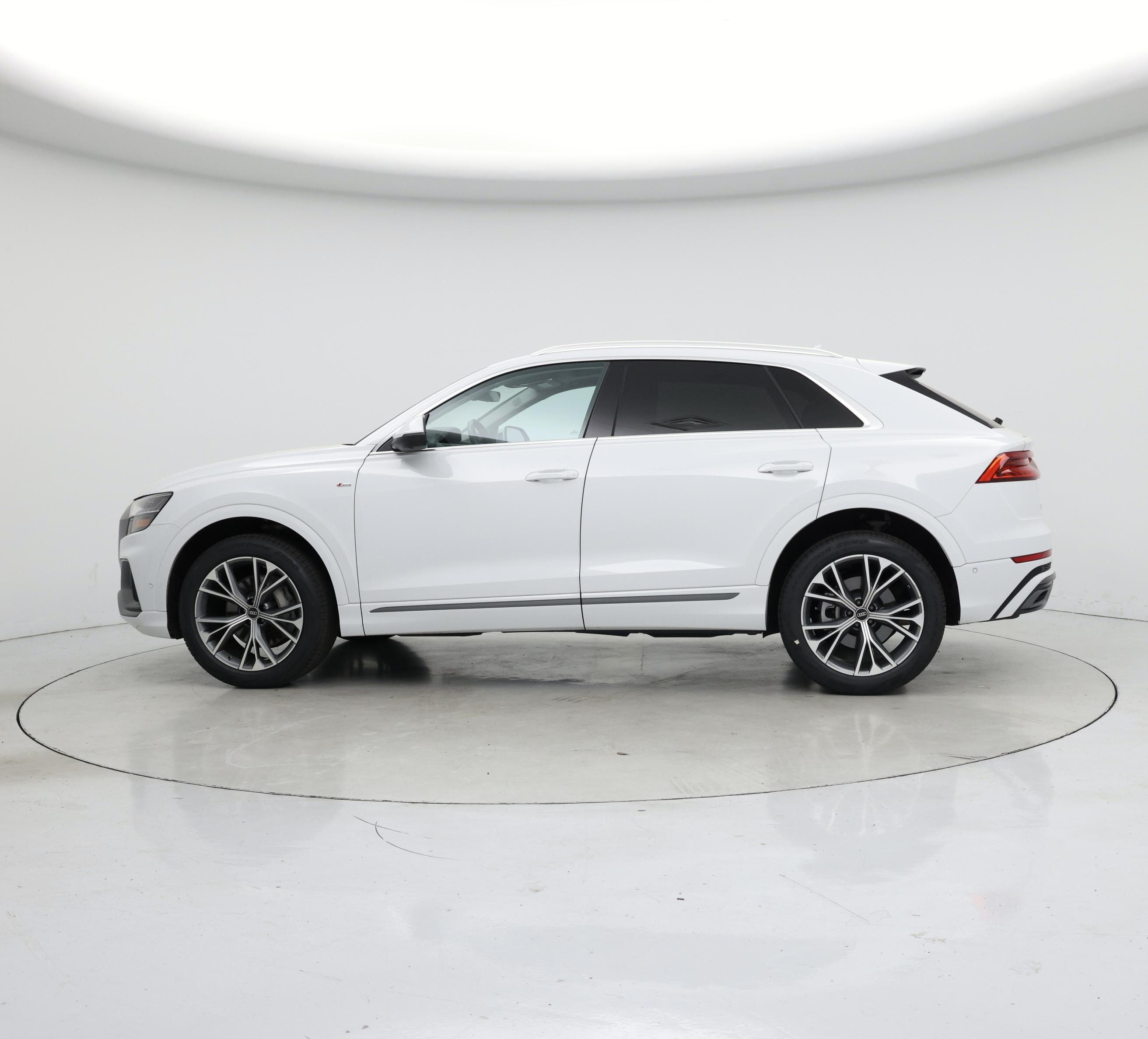 Thumbnail: 2023 Audi Q8 - 3