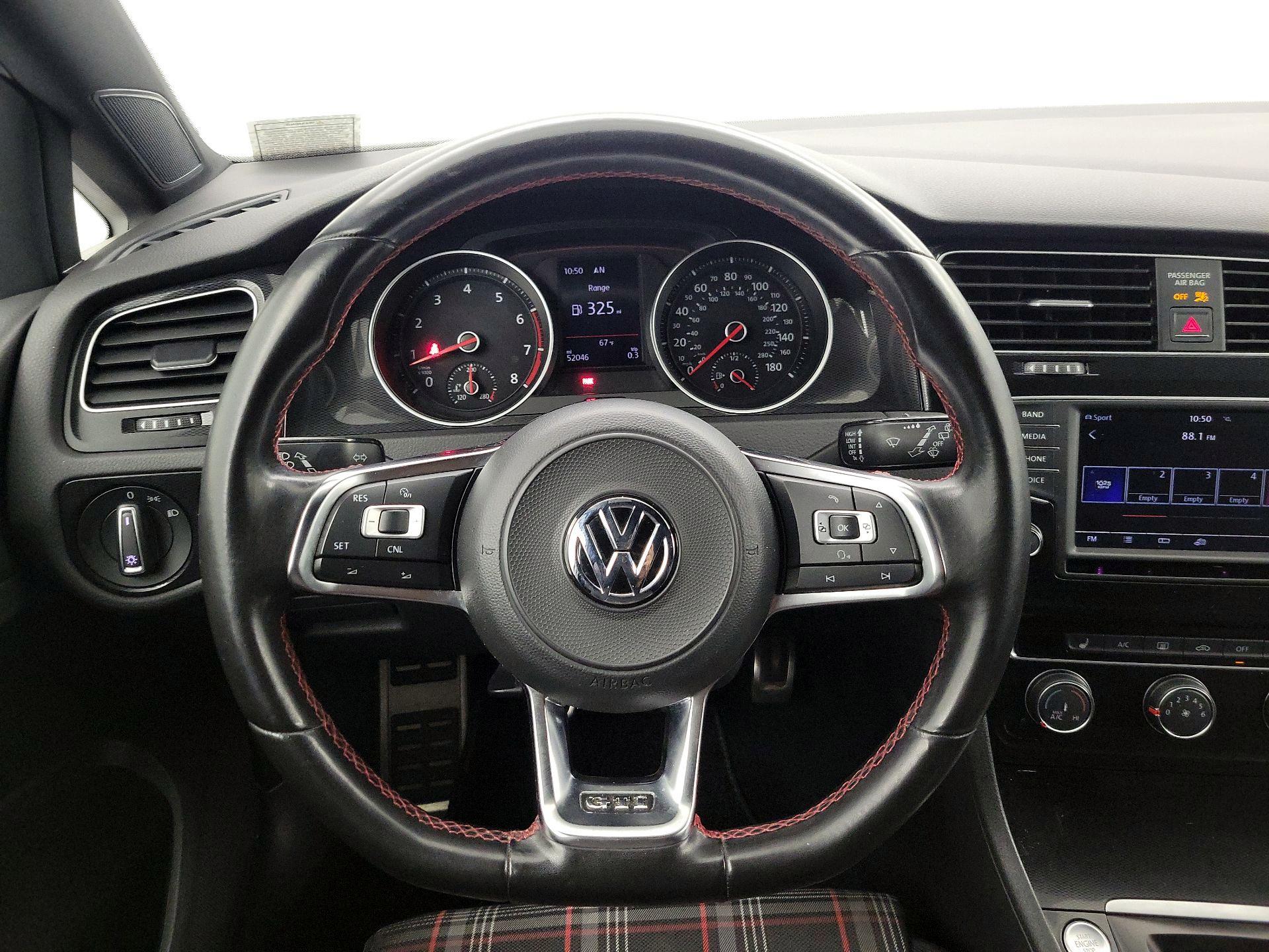 Thumbnail: 2017 Volkswagen Golf - 10