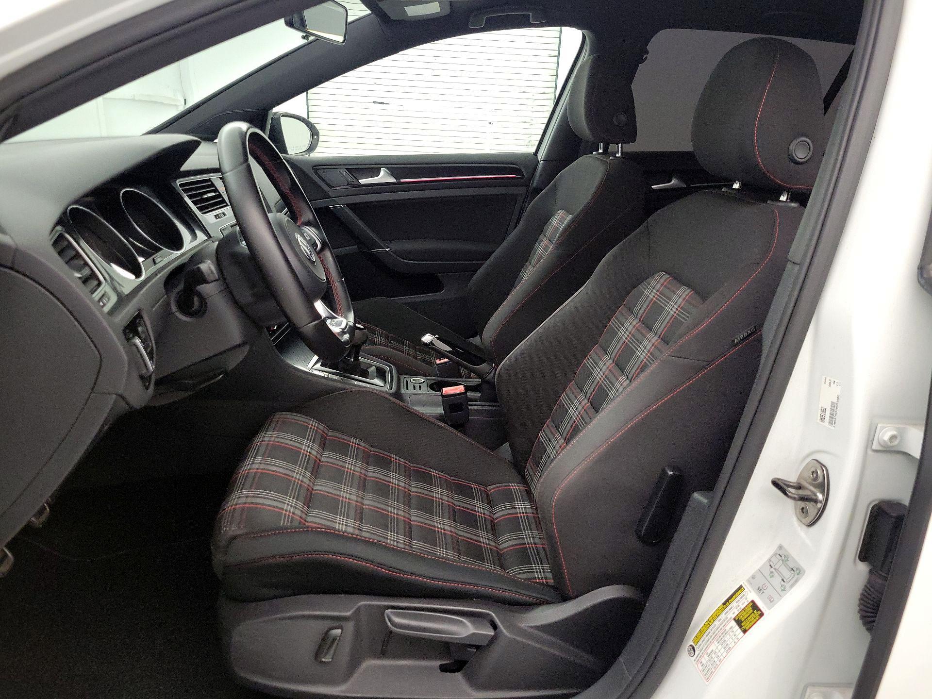 Thumbnail: 2017 Volkswagen Golf - 11