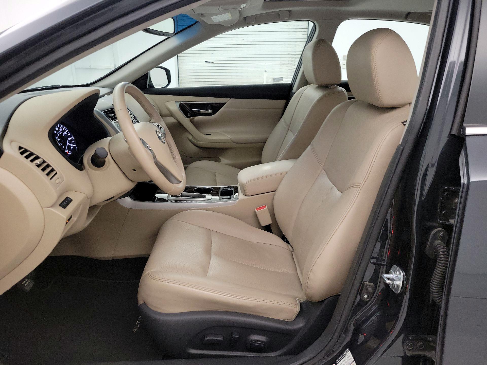 Thumbnail: 2015 Nissan Altima - 11