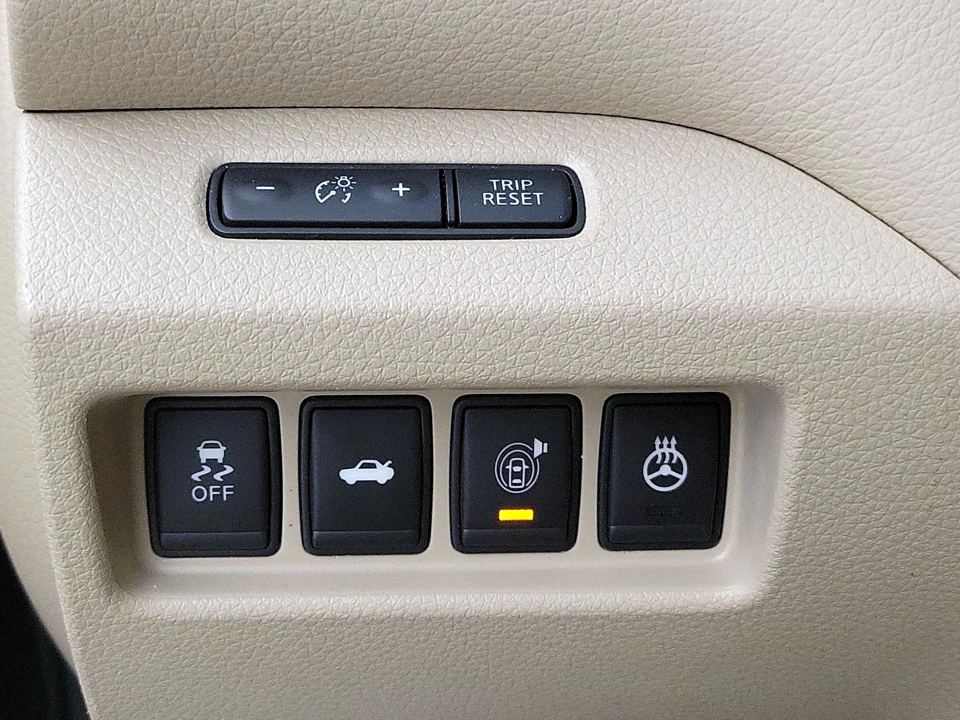 Thumbnail: 2015 Nissan Altima - 13