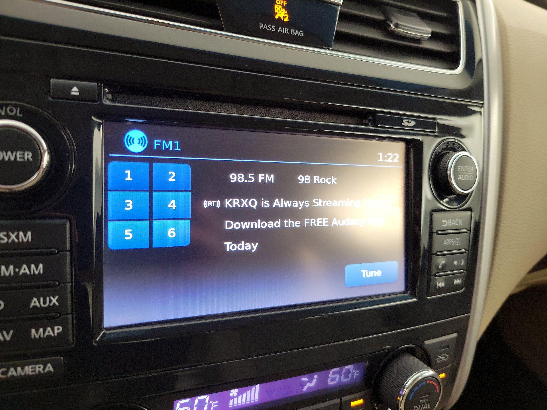Thumbnail: 2015 Nissan Altima - 16