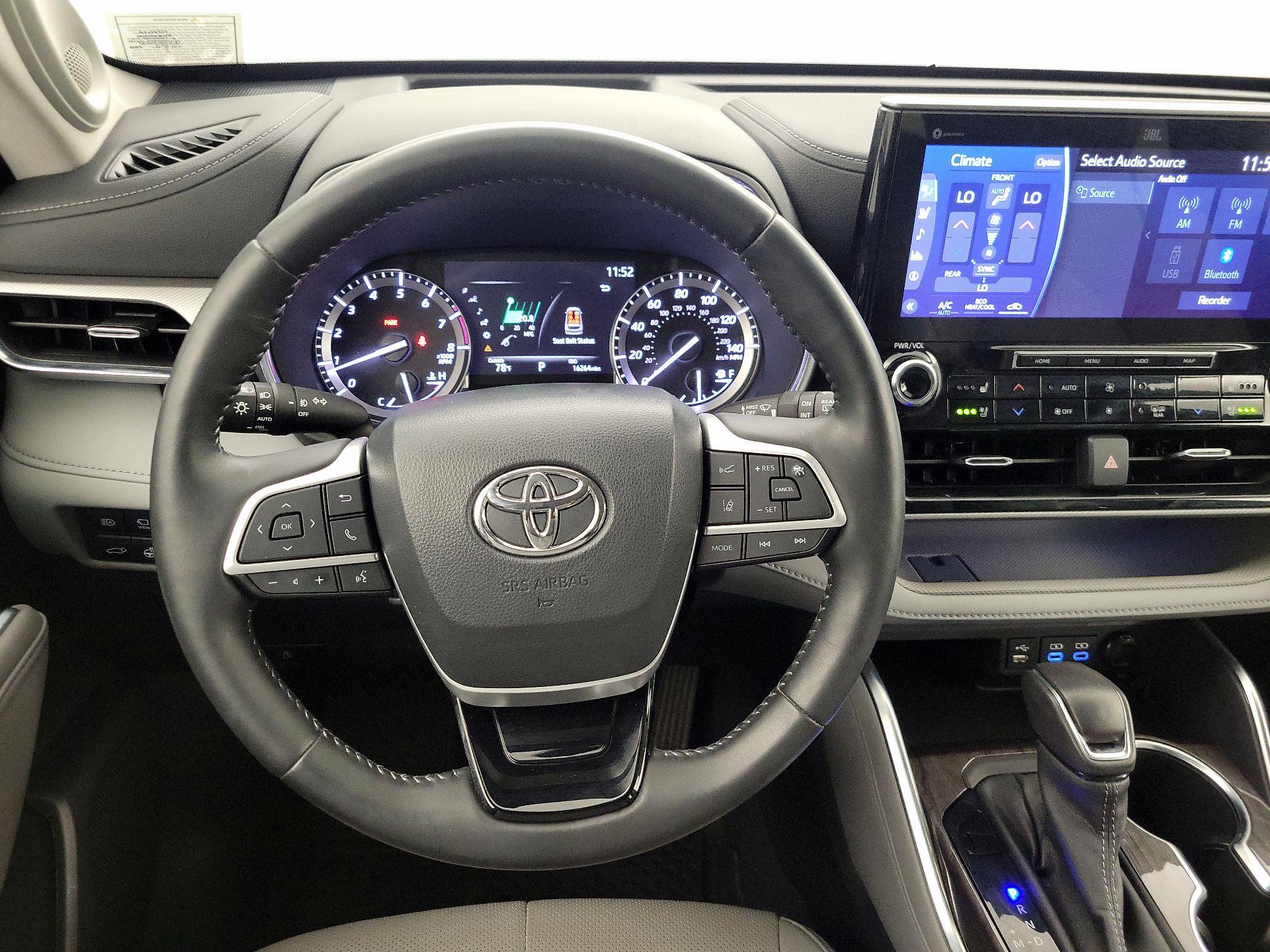 Thumbnail: 2022 Toyota Highlander - 10