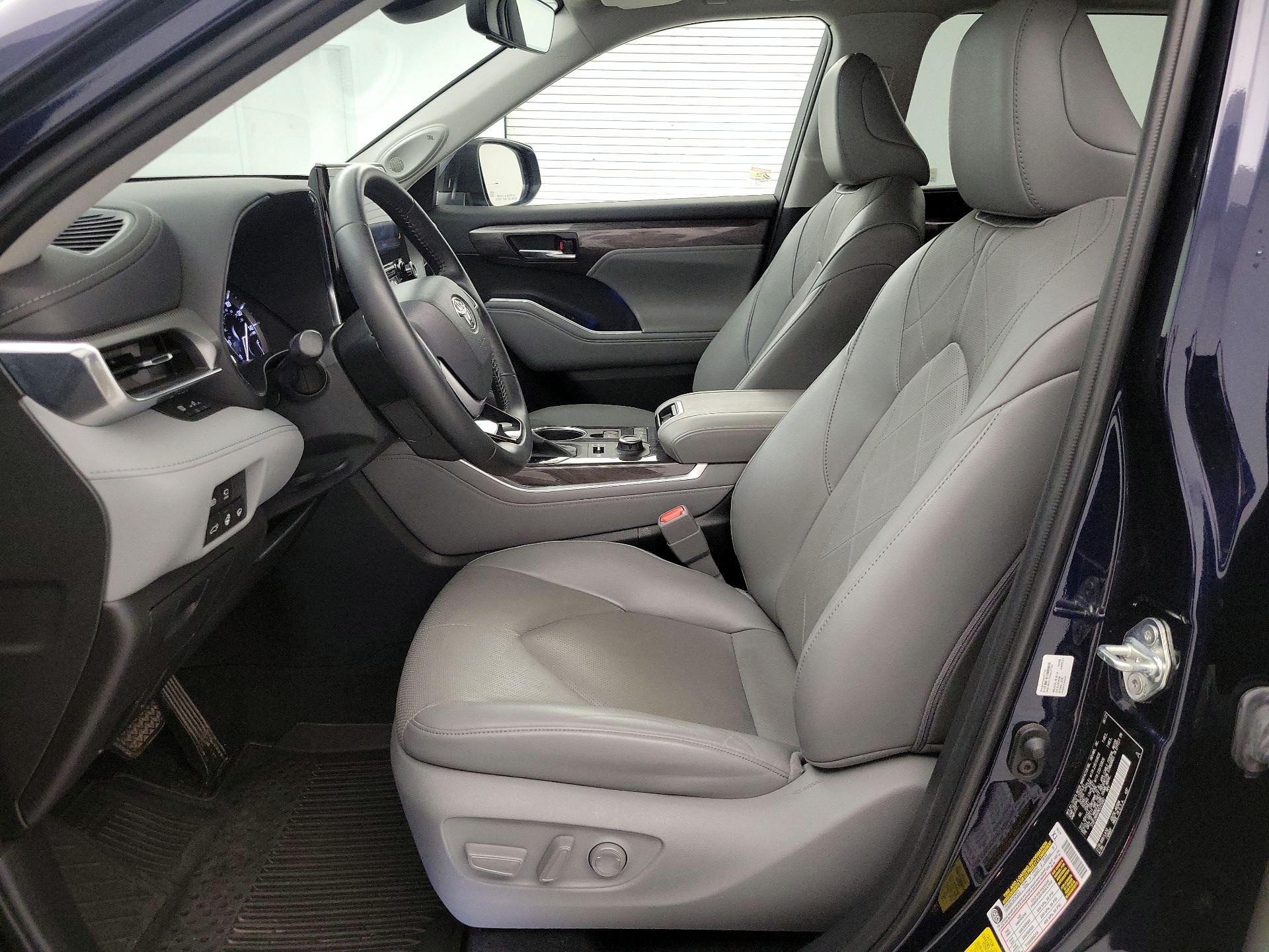 Thumbnail: 2022 Toyota Highlander - 11