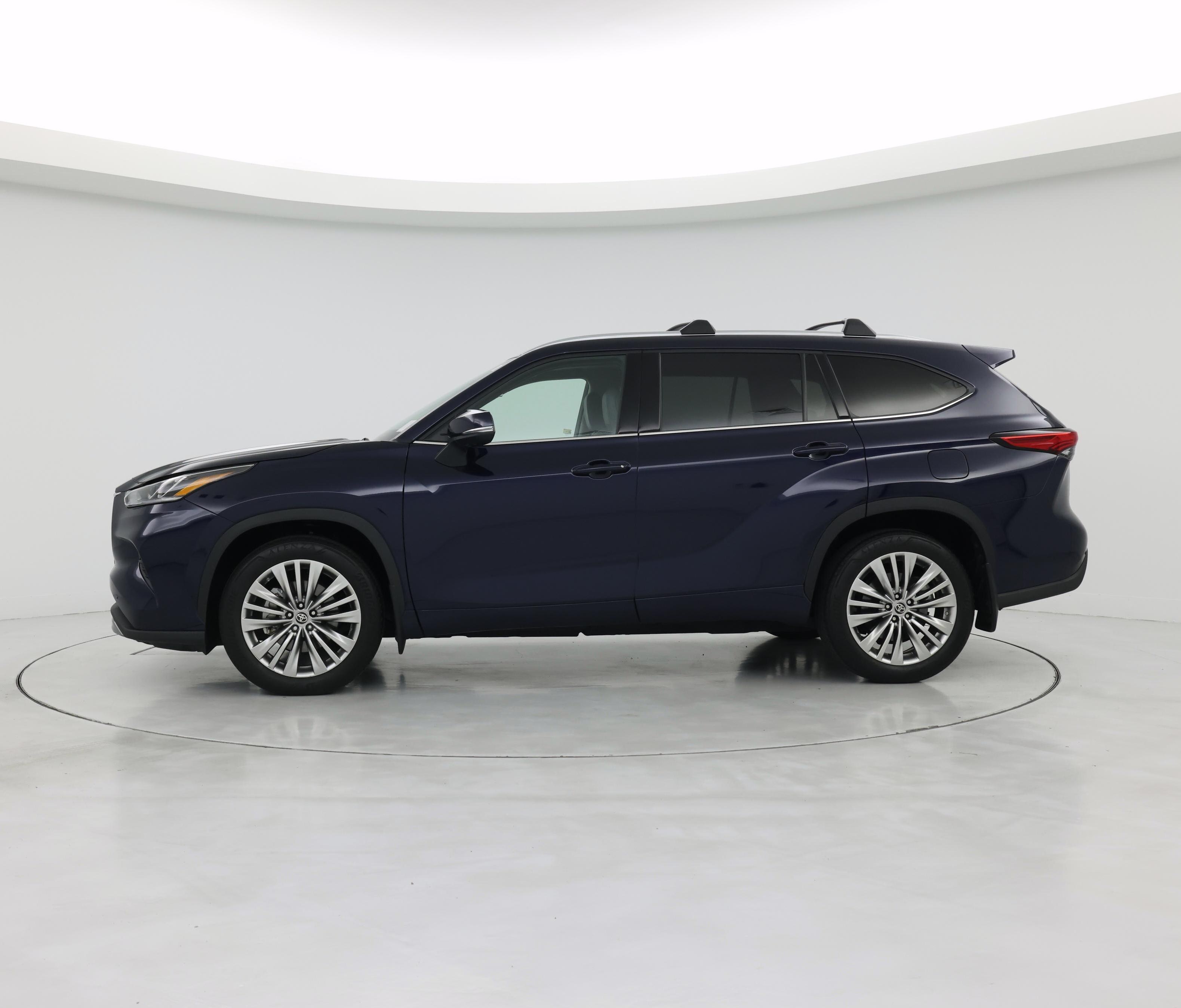 Thumbnail: 2022 Toyota Highlander - 3