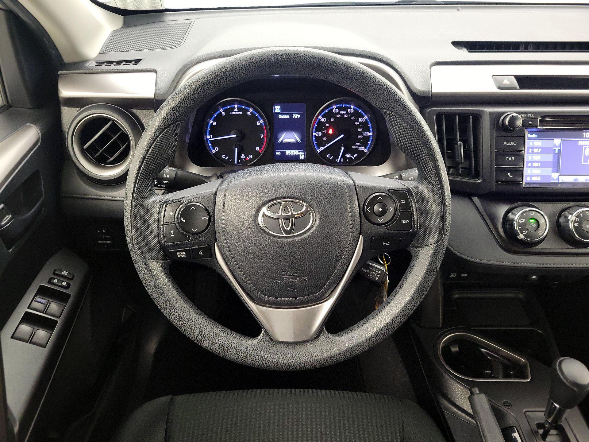 Thumbnail: 2018 Toyota RAV4 - 10
