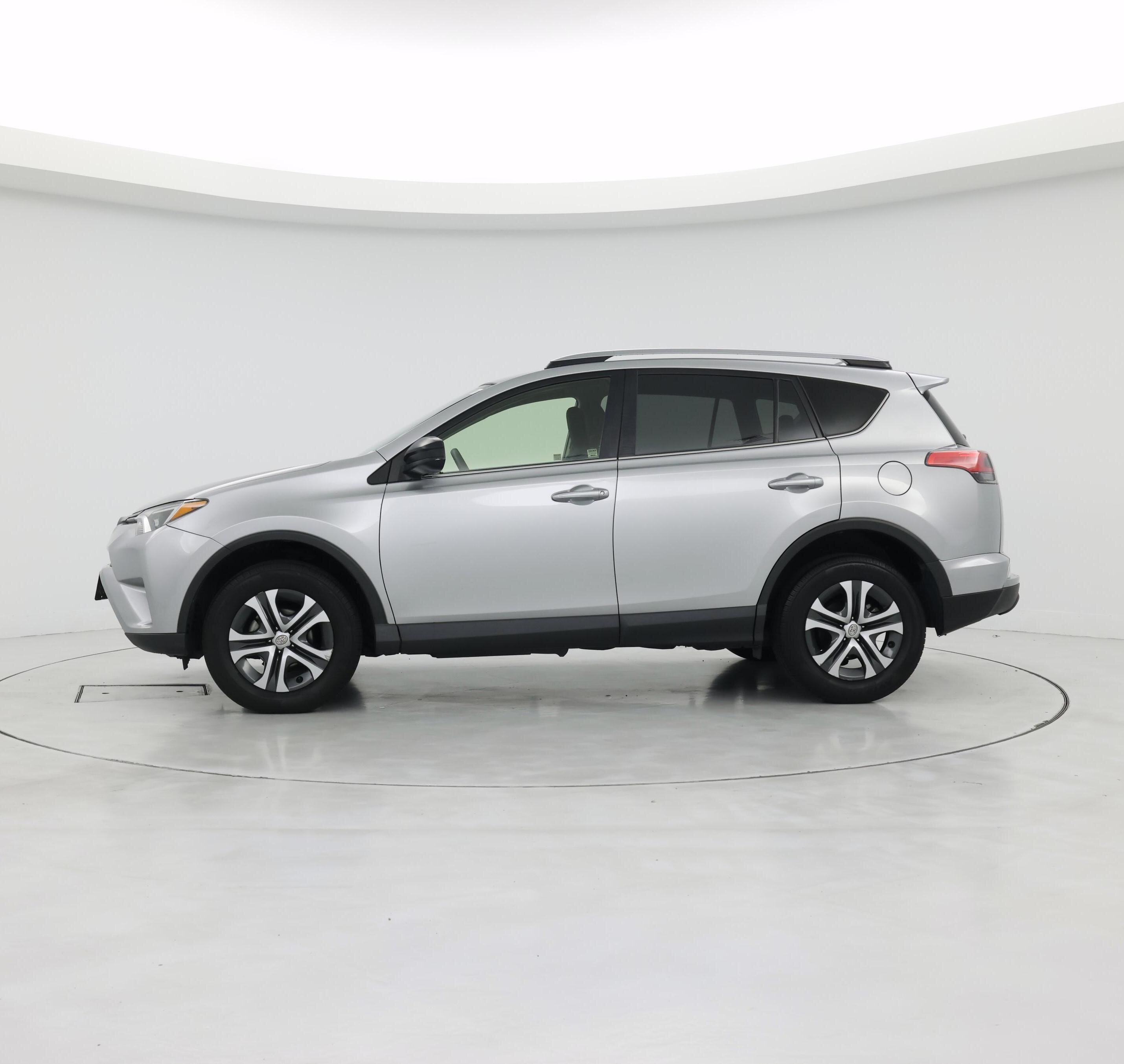 Thumbnail: 2018 Toyota RAV4 - 3