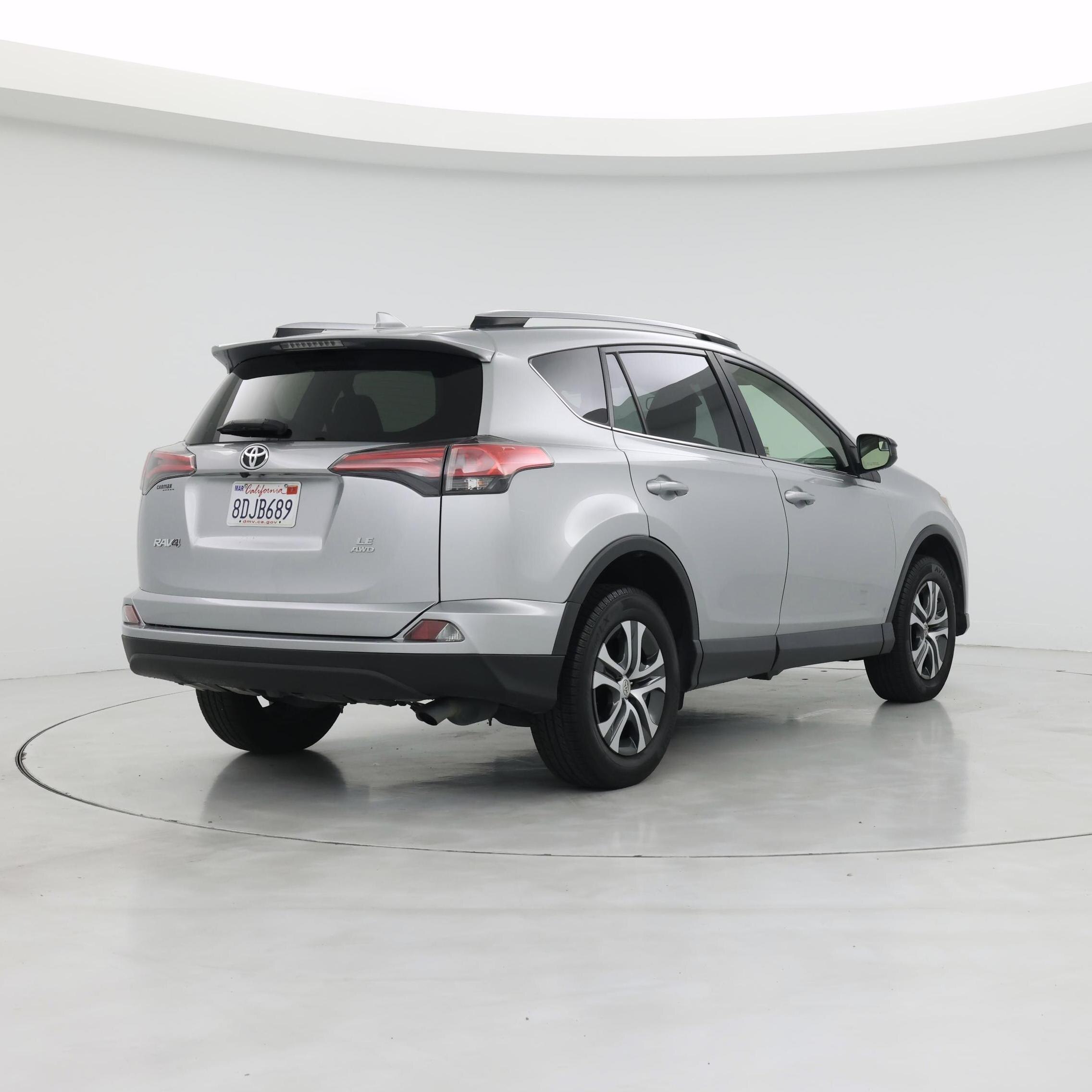 Thumbnail: 2018 Toyota RAV4 - 8