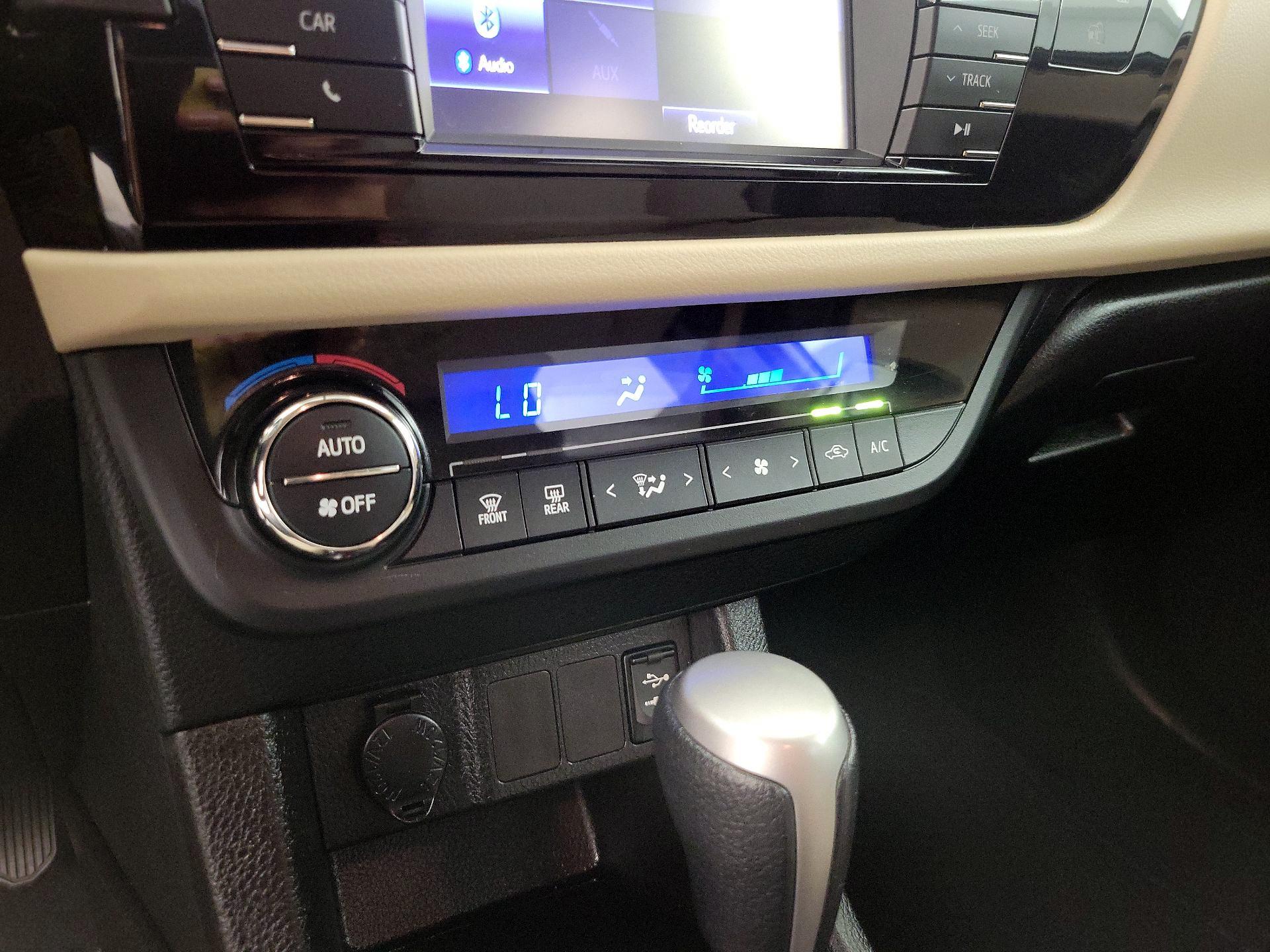 Thumbnail: 2014 Toyota Corolla - 16