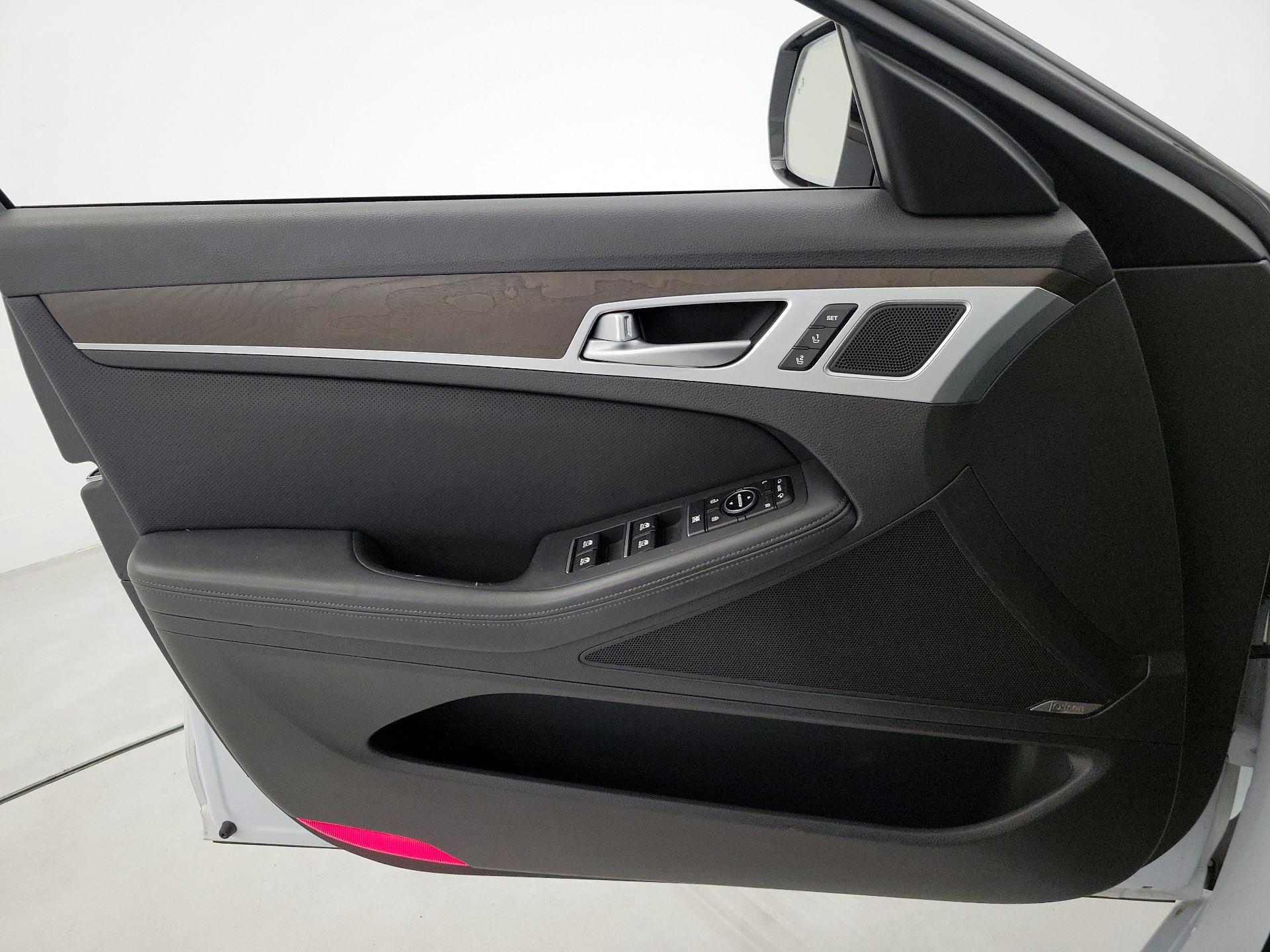 Thumbnail: 2015 Hyundai Genesis - 12