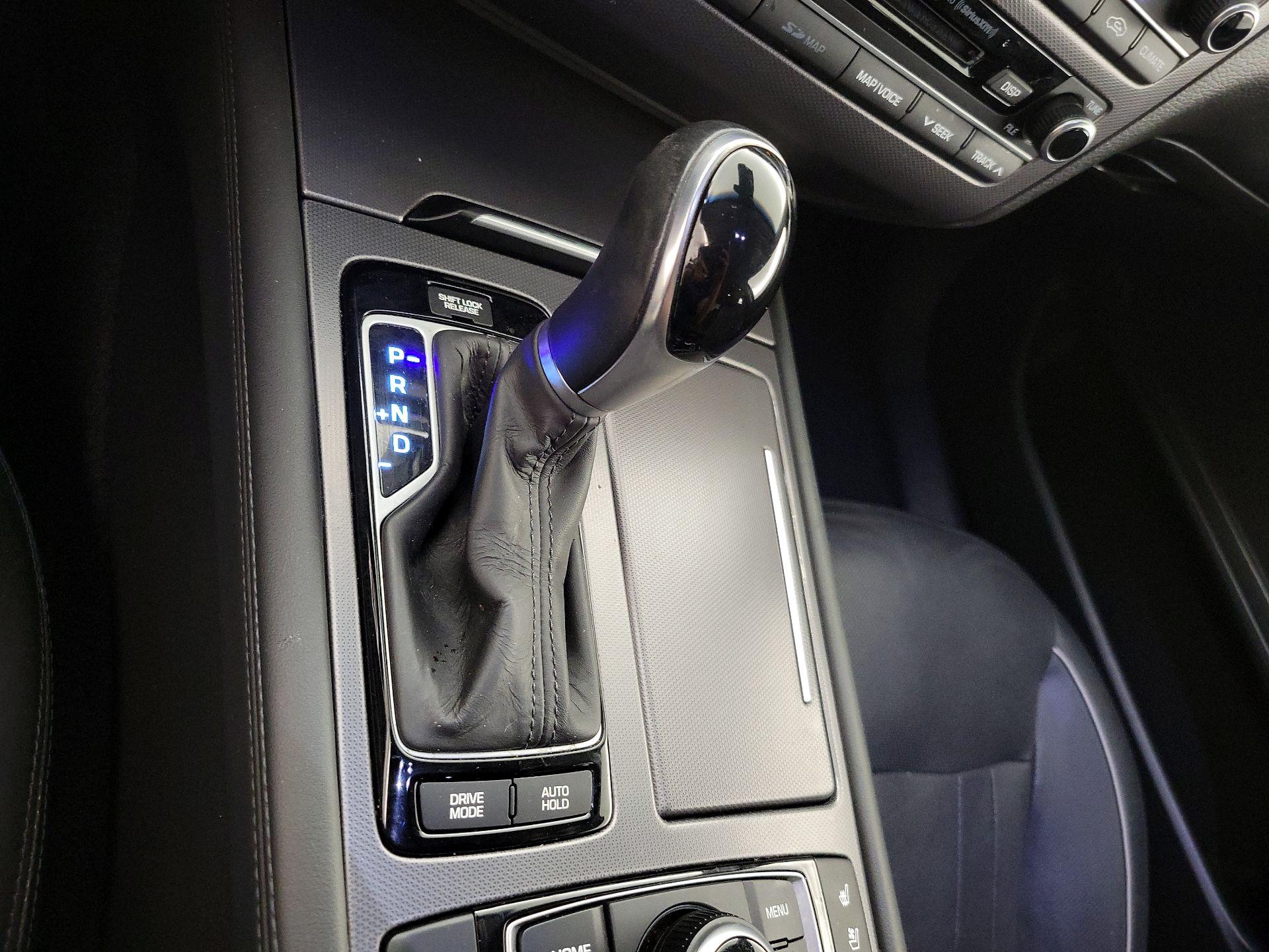 Thumbnail: 2015 Hyundai Genesis - 17
