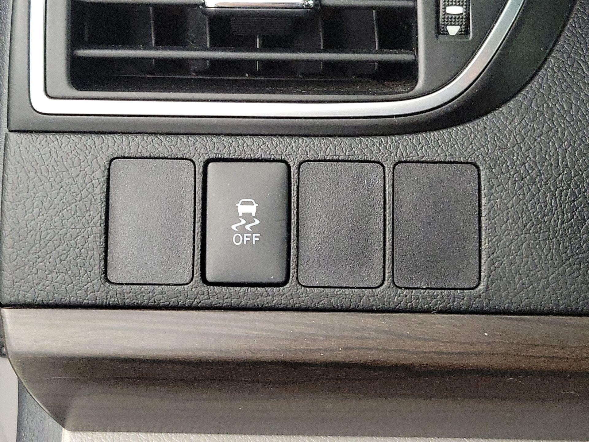 Thumbnail: 2015 Toyota Camry - 13