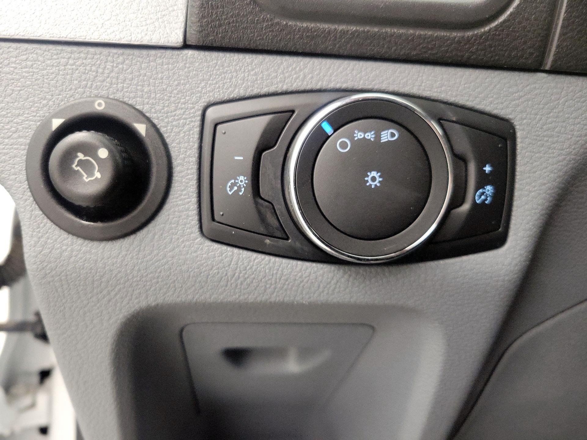 Thumbnail: 2018 Ford Transit Series - 13