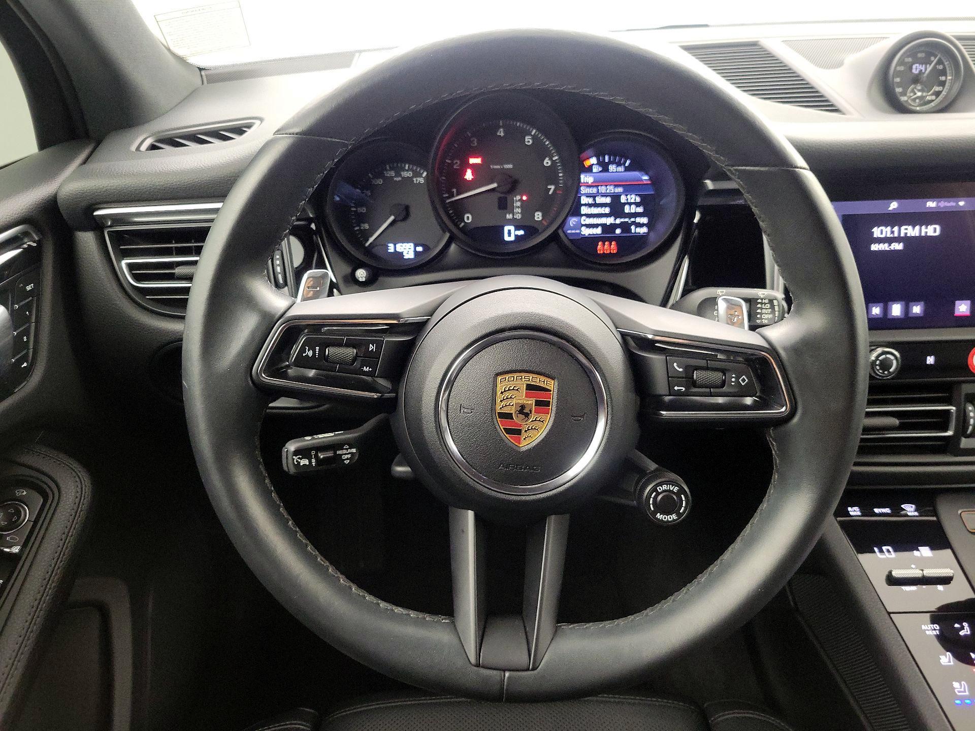 Thumbnail: 2023 Porsche Macan - 10