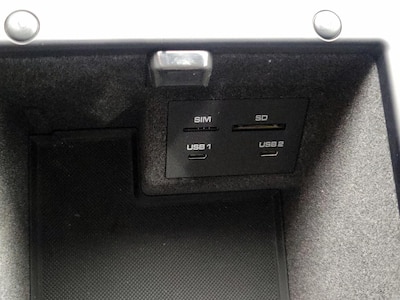 USB/AUX Ports