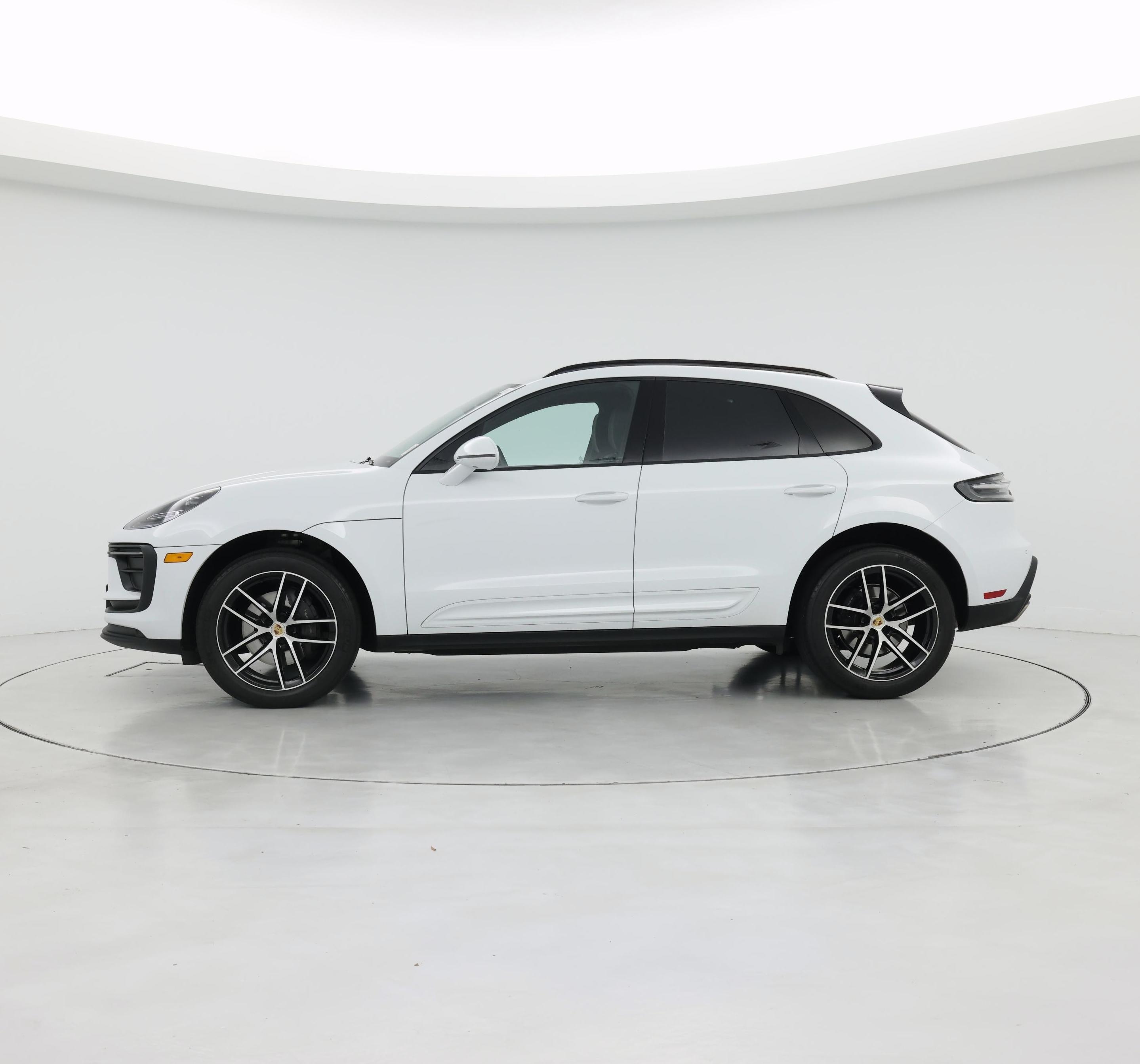 Thumbnail: 2023 Porsche Macan - 3