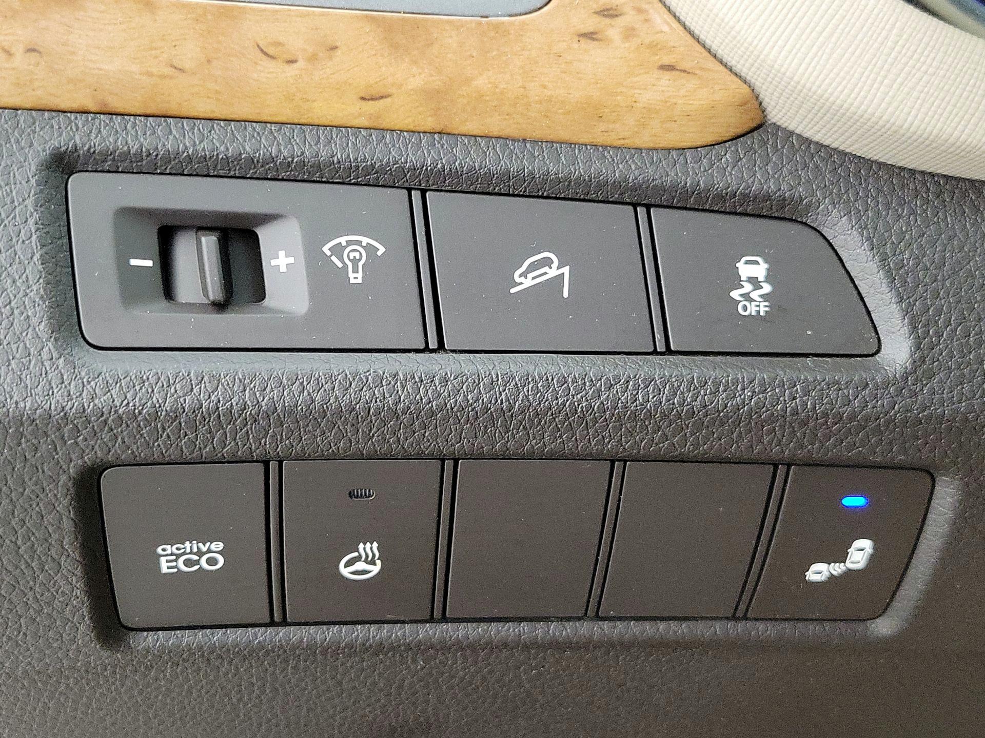 Thumbnail: 2016 Hyundai Santa Fe - 13