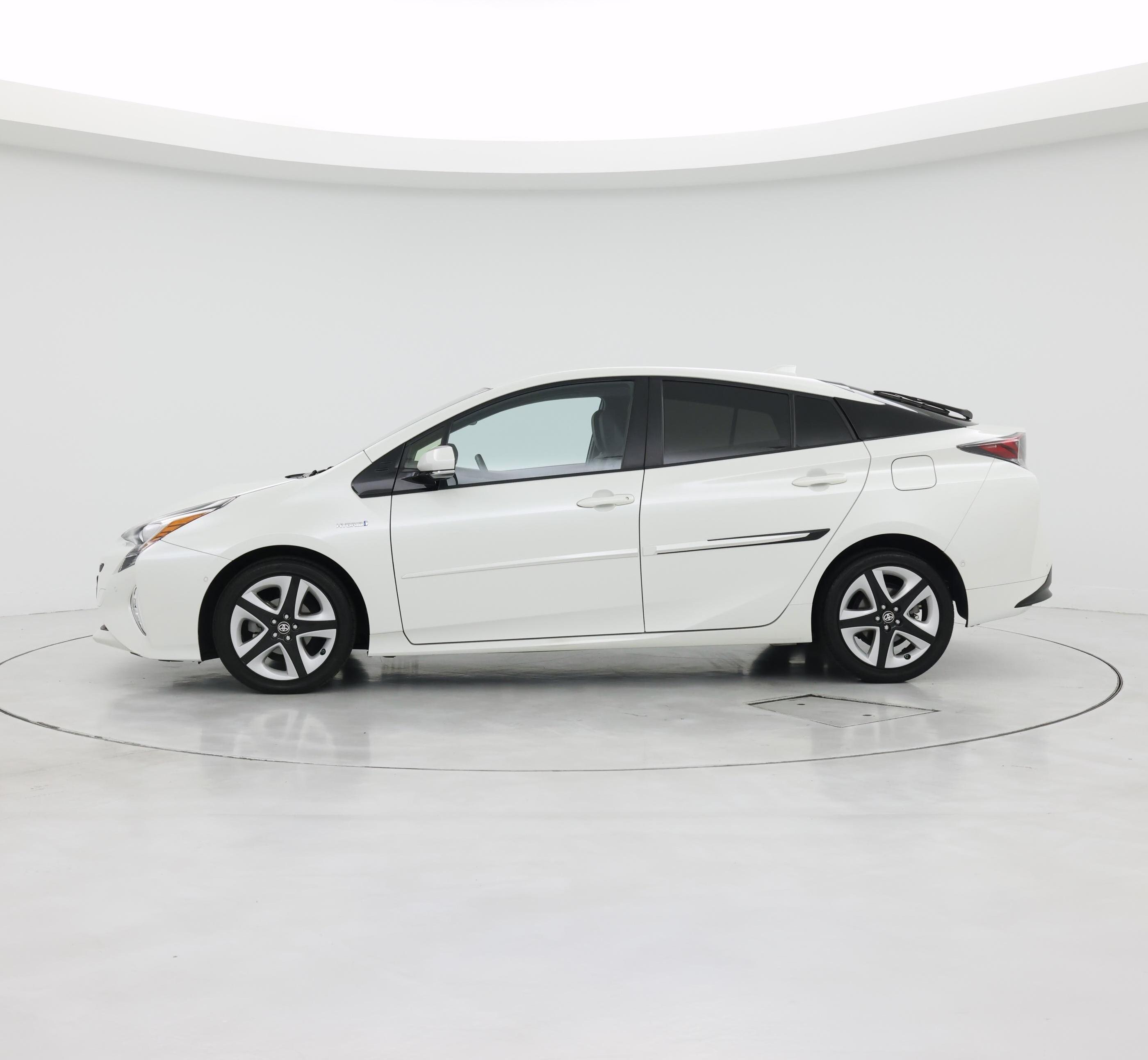 Thumbnail: 2017 Toyota Prius - 3