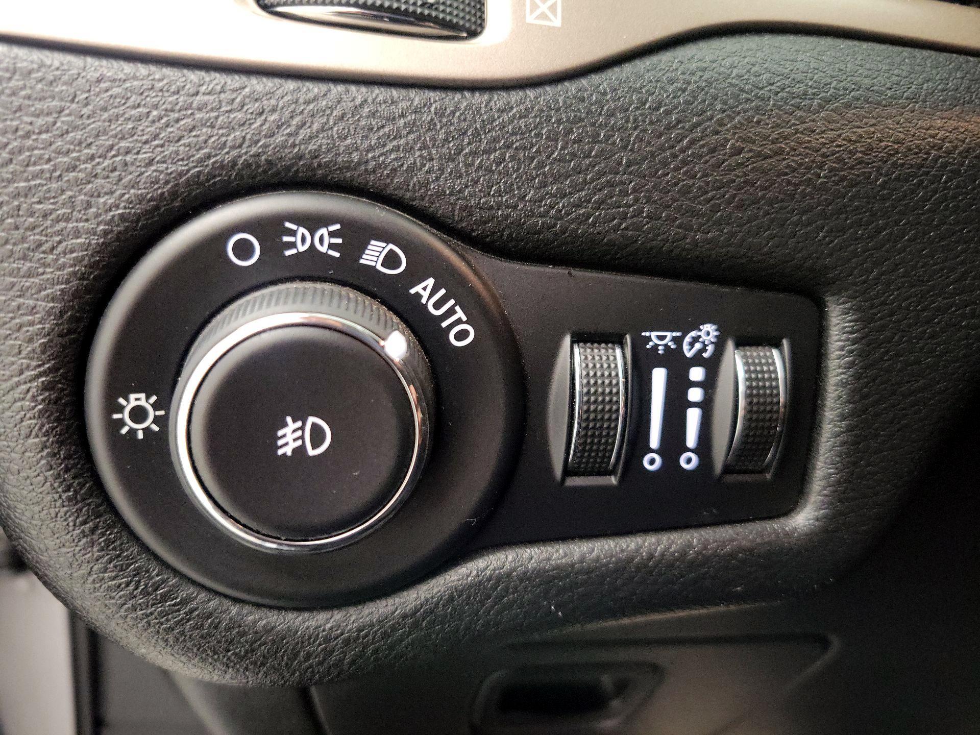 Thumbnail: 2015 Jeep Cherokee - 13