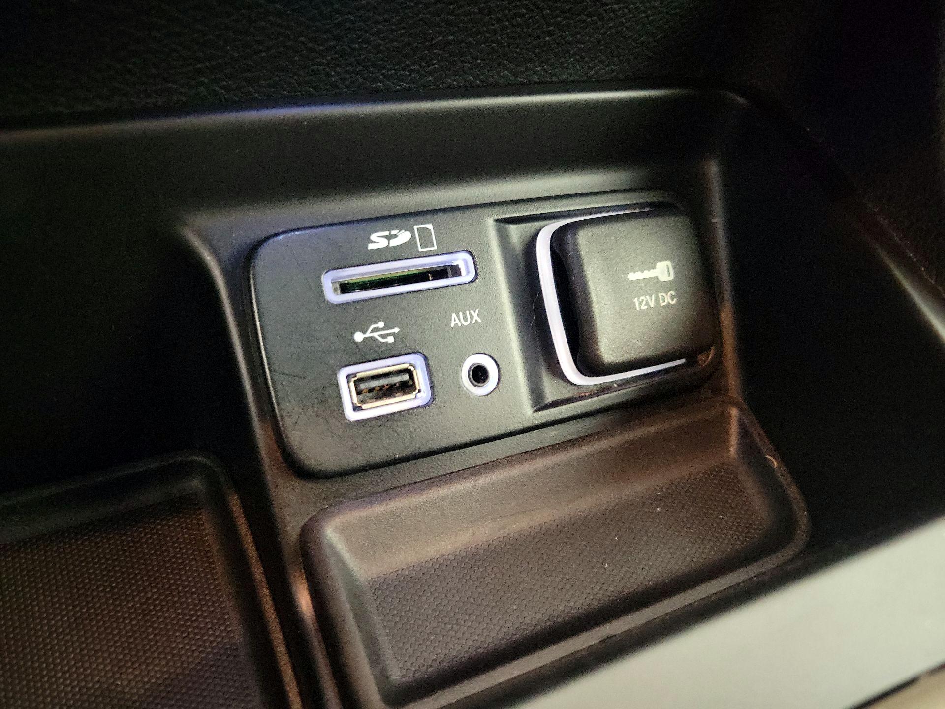 Thumbnail: 2015 Jeep Cherokee - 18