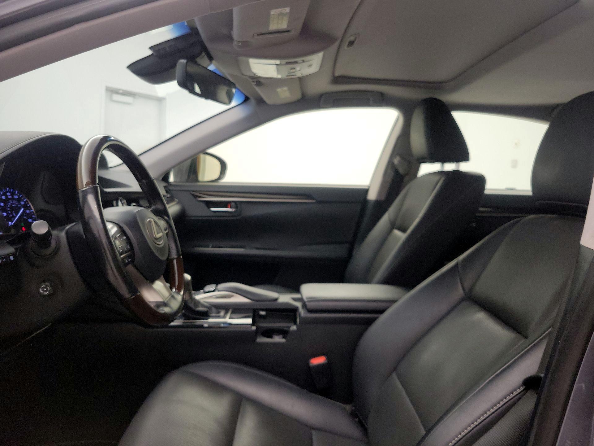 Thumbnail: 2018 Lexus ES - 11