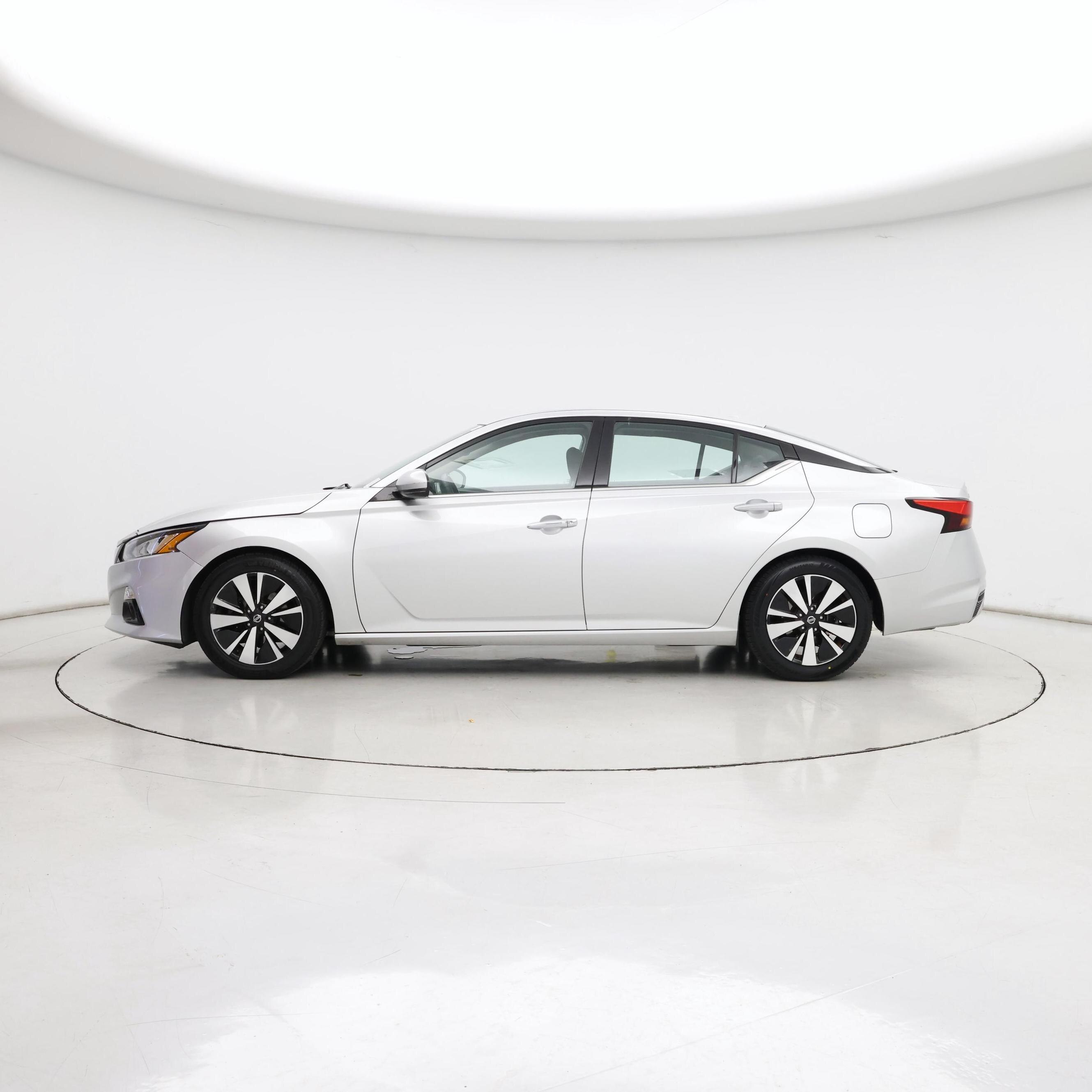 Thumbnail: 2019 Nissan Altima - 3