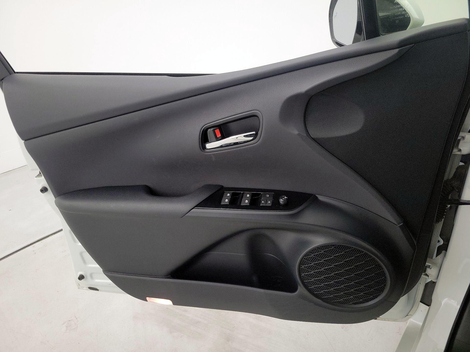 Thumbnail: 2016 Toyota Prius - 12