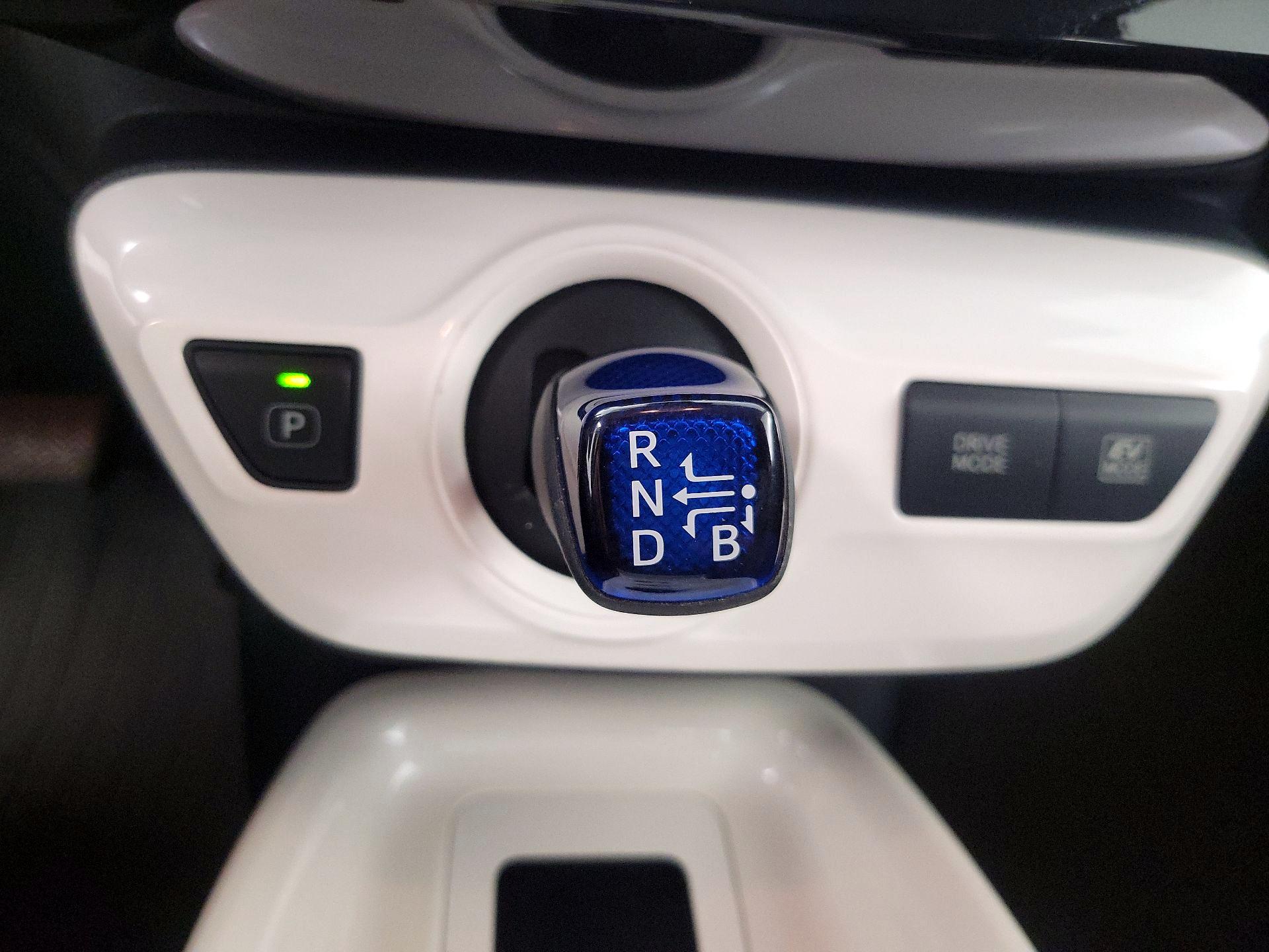 Thumbnail: 2016 Toyota Prius - 16
