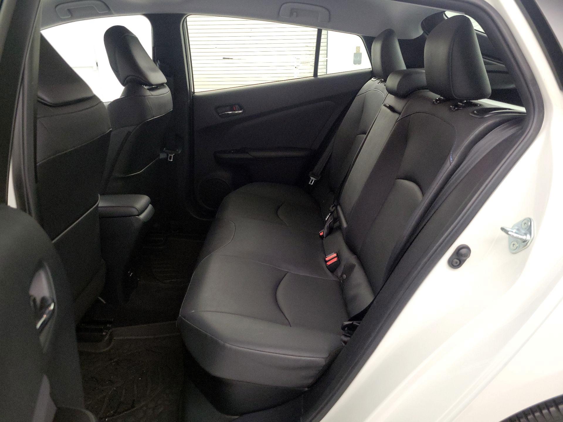 Thumbnail: 2016 Toyota Prius - 18