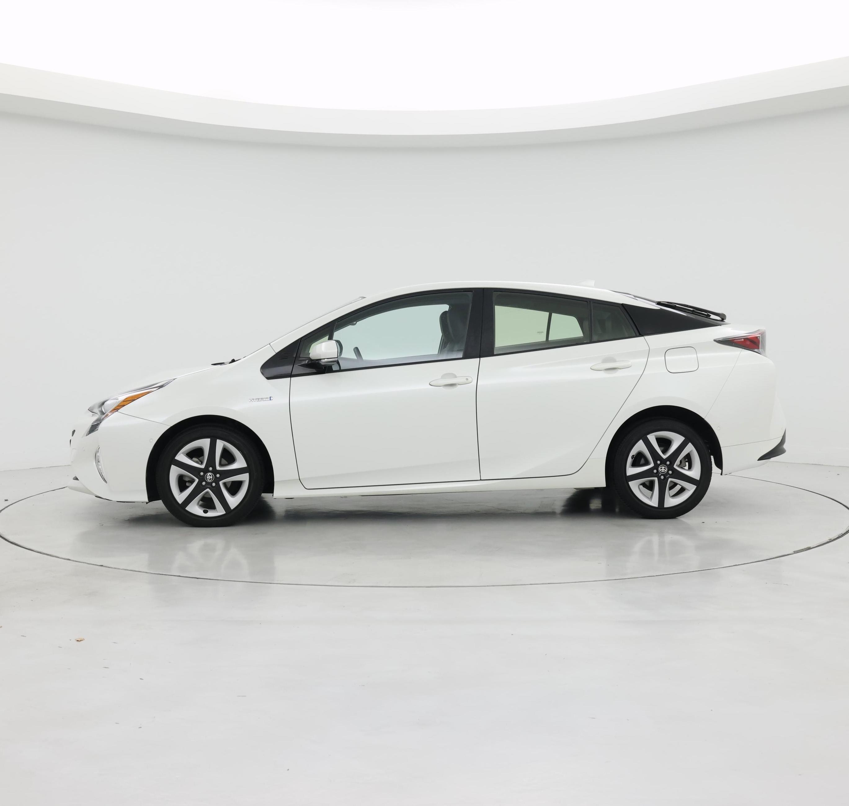 Thumbnail: 2016 Toyota Prius - 3