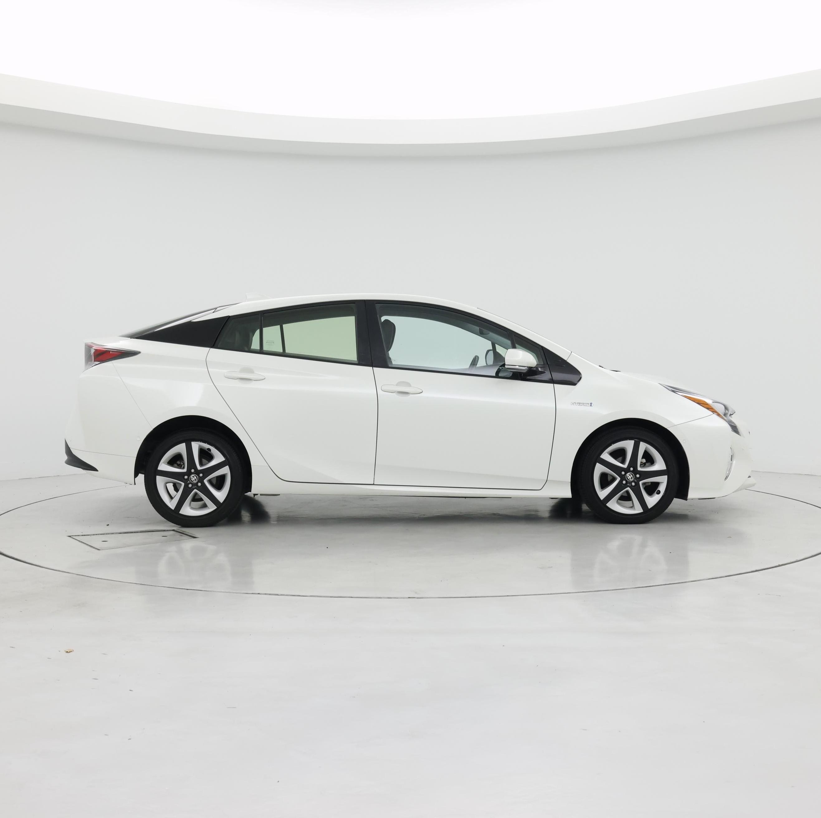 Thumbnail: 2016 Toyota Prius - 7