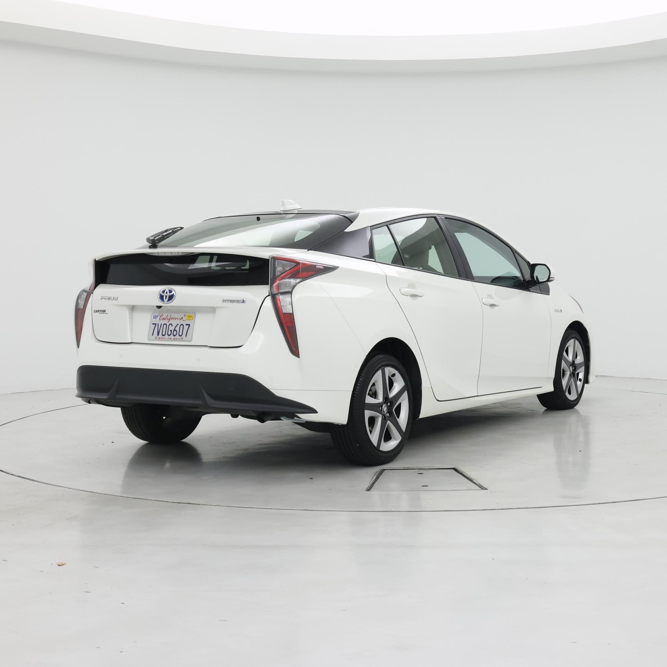 Thumbnail: 2016 Toyota Prius - 8