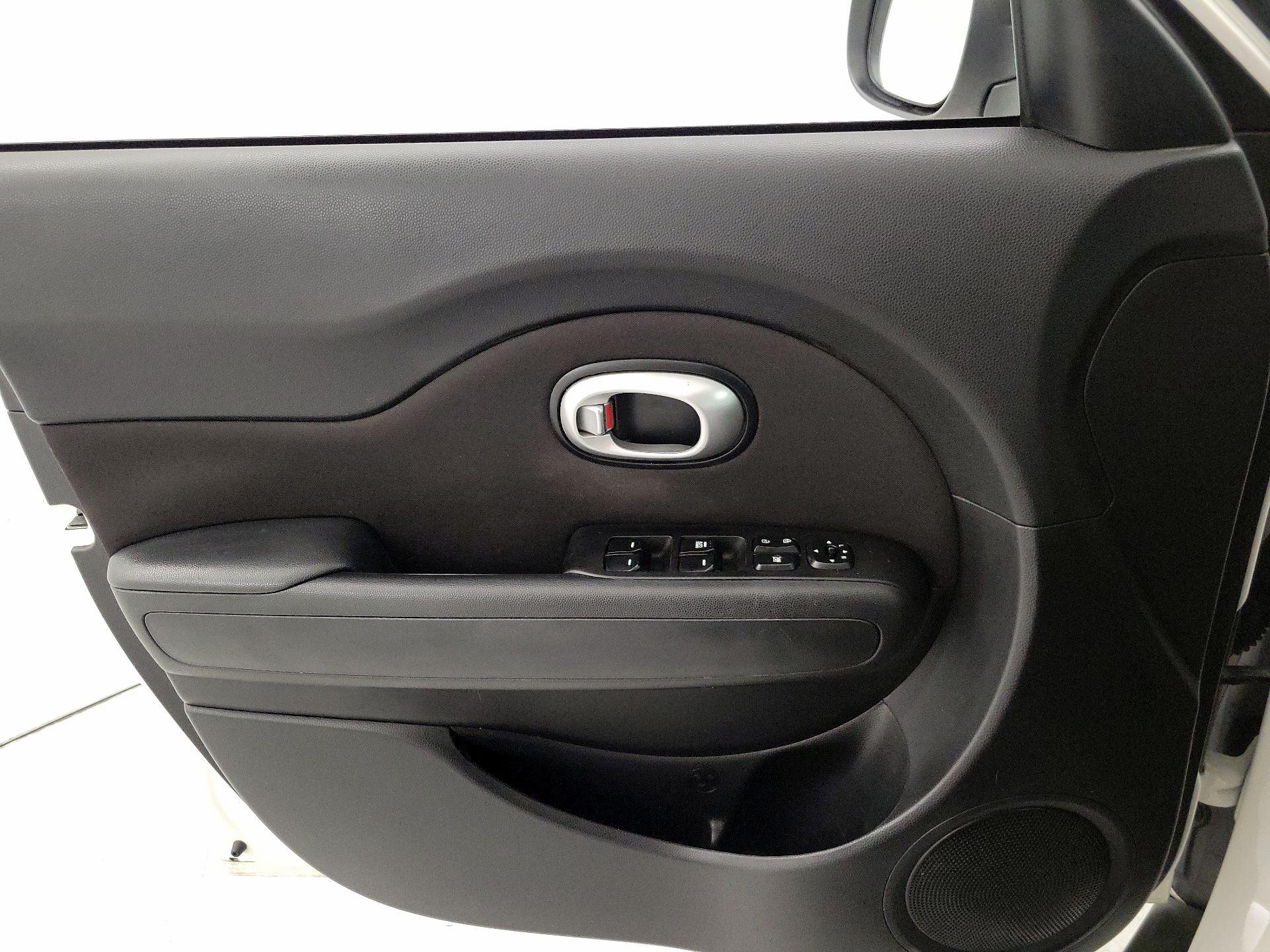 Thumbnail: 2016 Kia Soul - 12