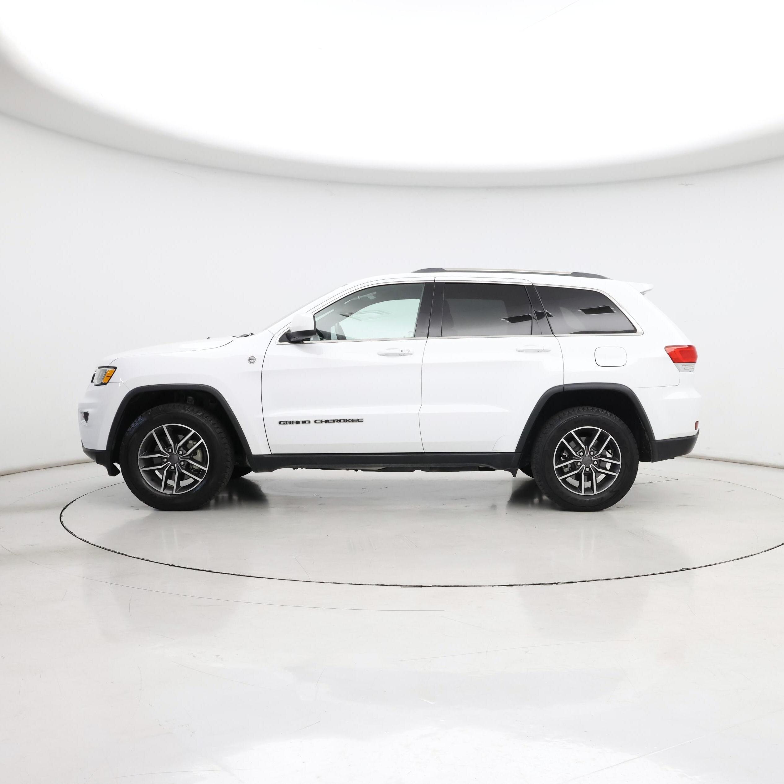 Thumbnail: 2019 Jeep Grand Cherokee - 3