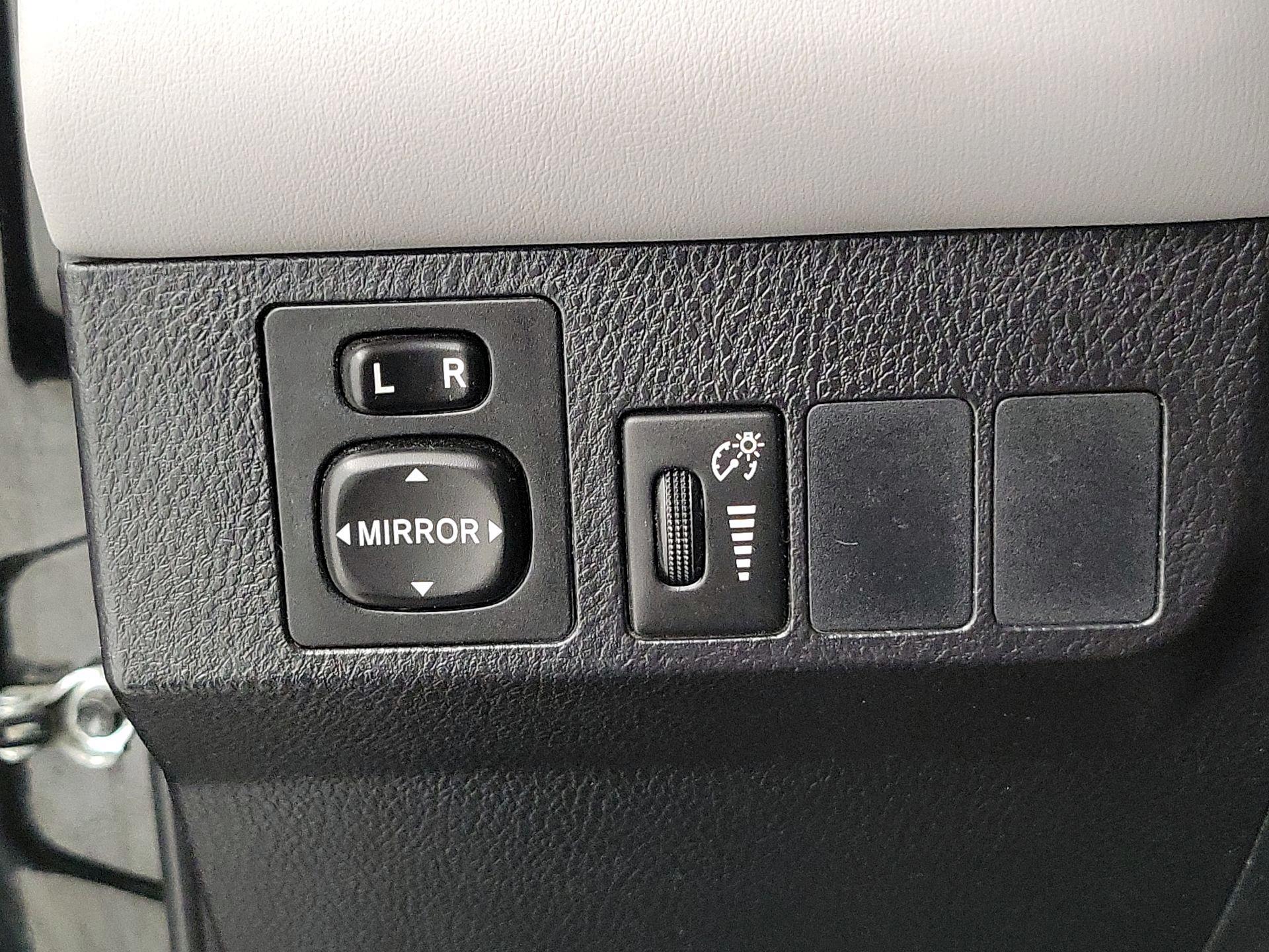 Thumbnail: 2016 Toyota RAV4 - 13