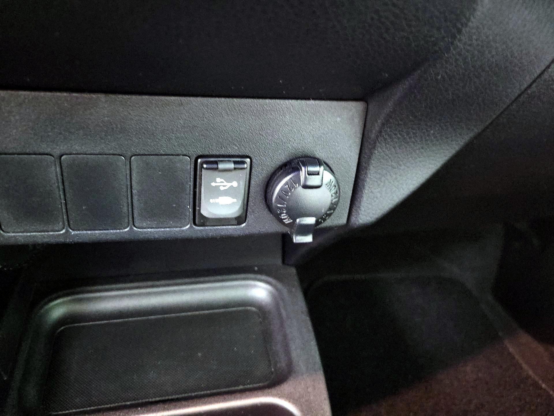Thumbnail: 2016 Toyota RAV4 - 18