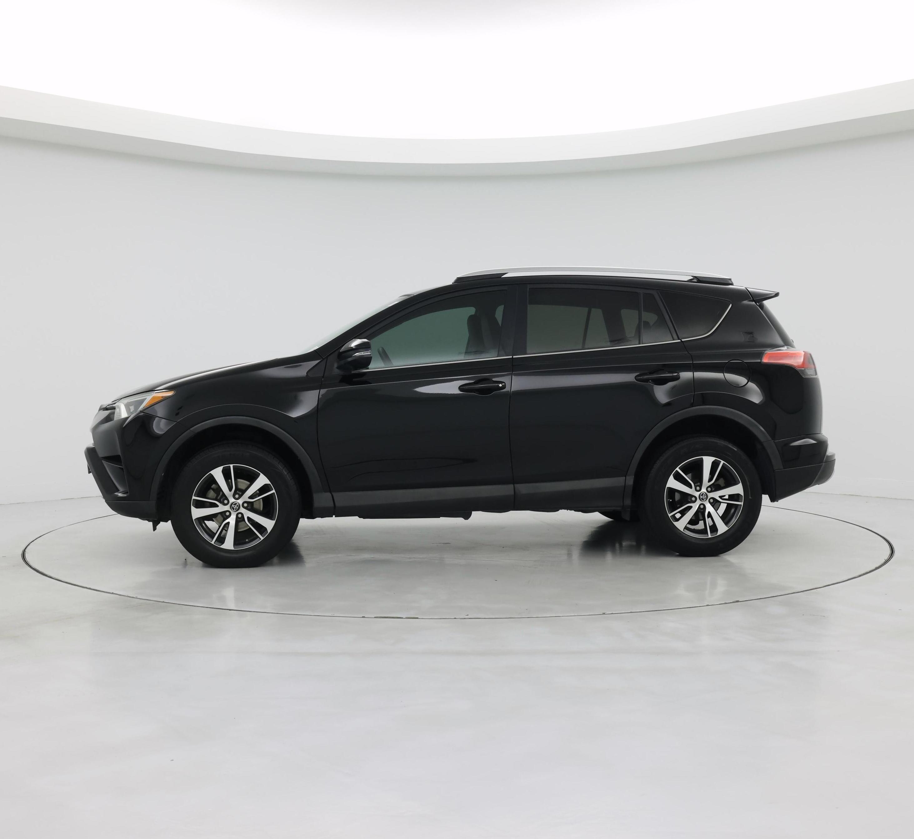 Thumbnail: 2016 Toyota RAV4 - 3