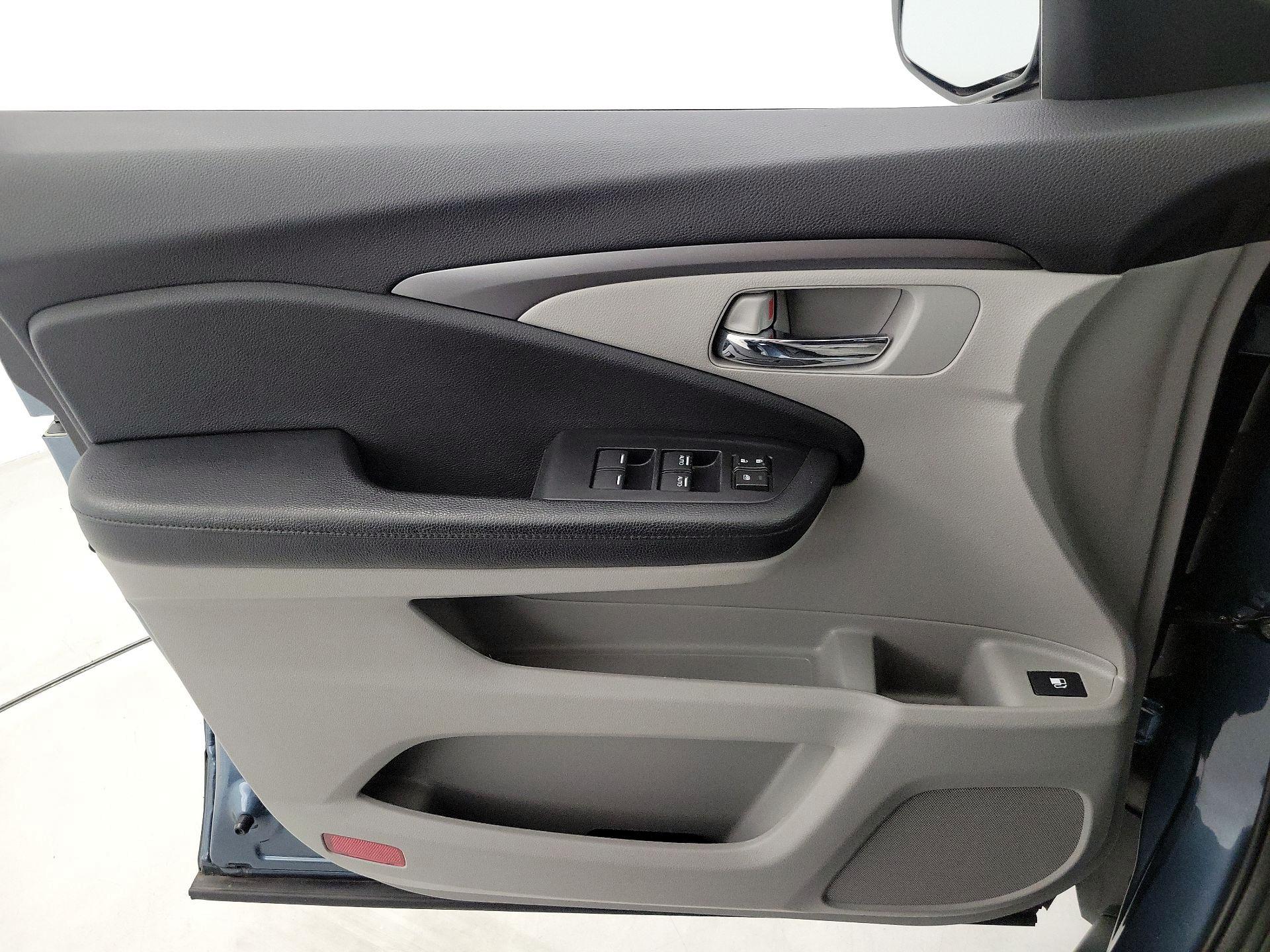 Thumbnail: 2018 Honda Pilot - 12
