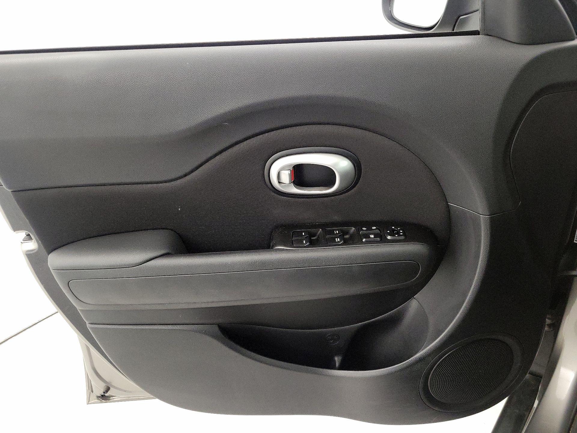 Thumbnail: 2015 Kia Soul - 12