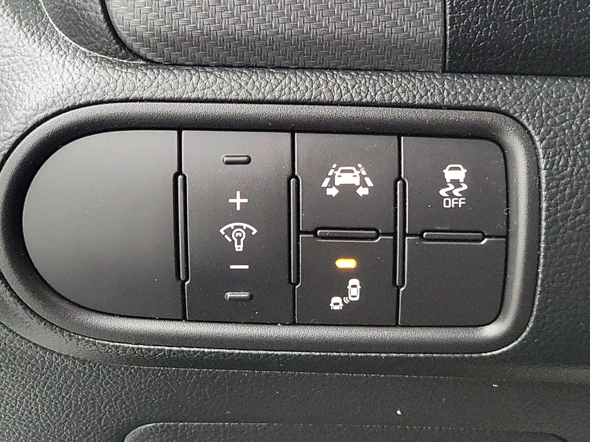 Thumbnail: 2017 Kia Forte - 13