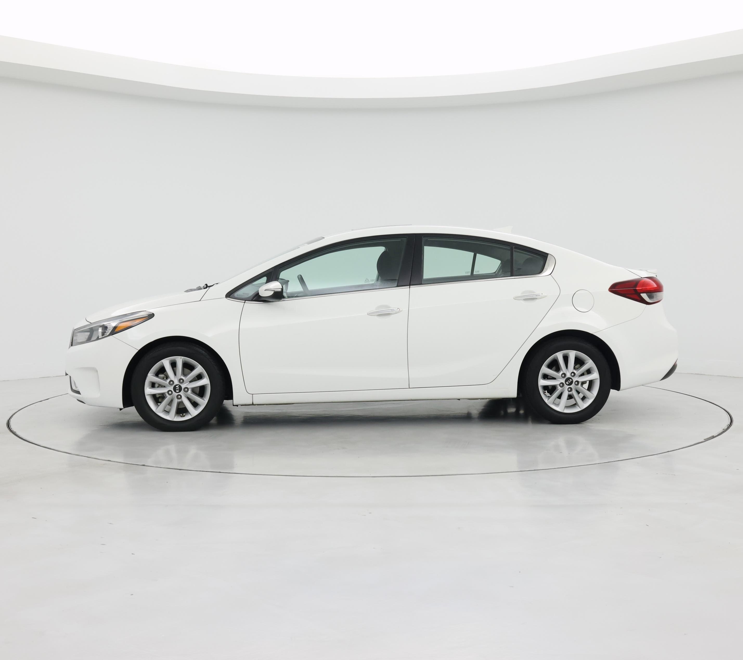 Thumbnail: 2017 Kia Forte - 3