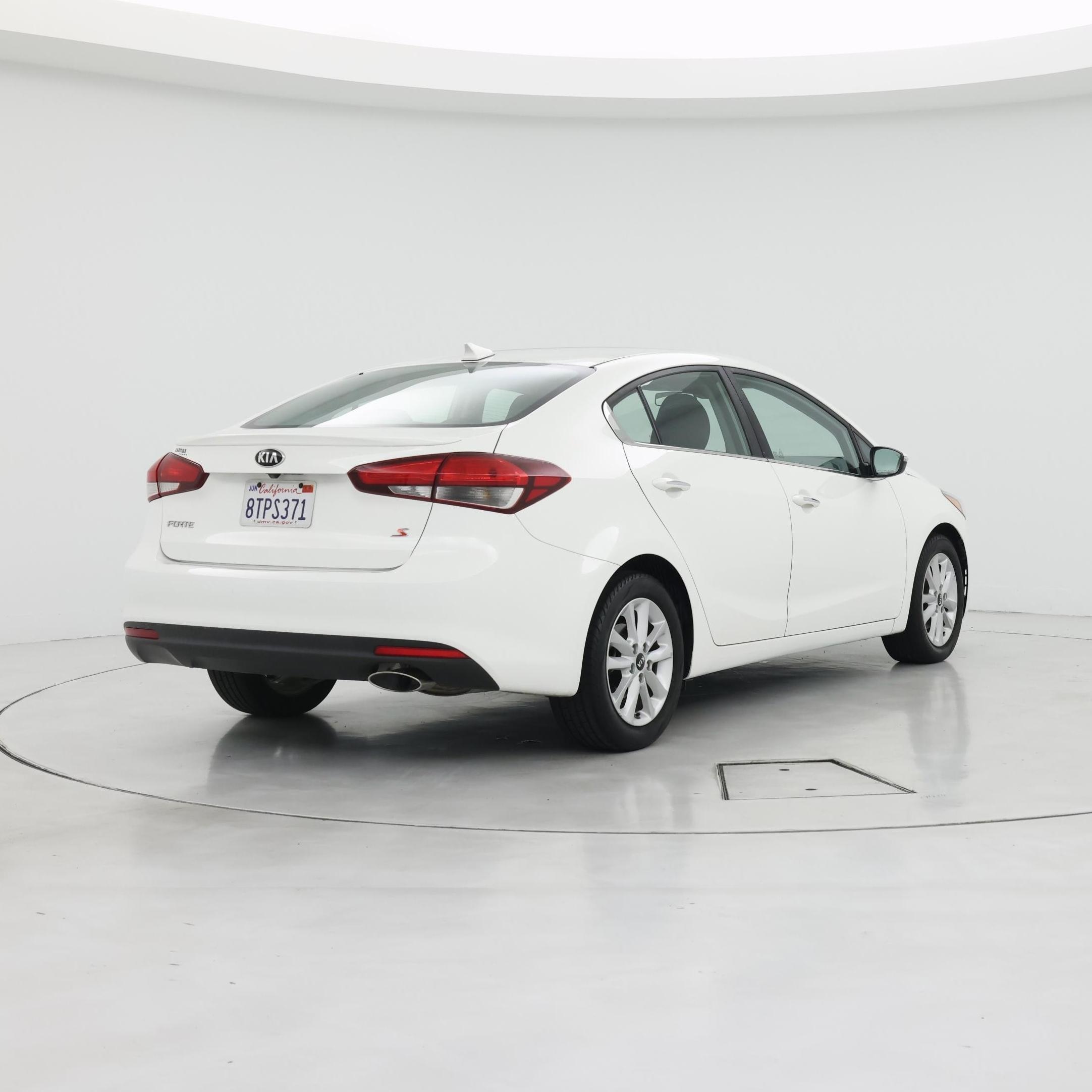 Thumbnail: 2017 Kia Forte - 8