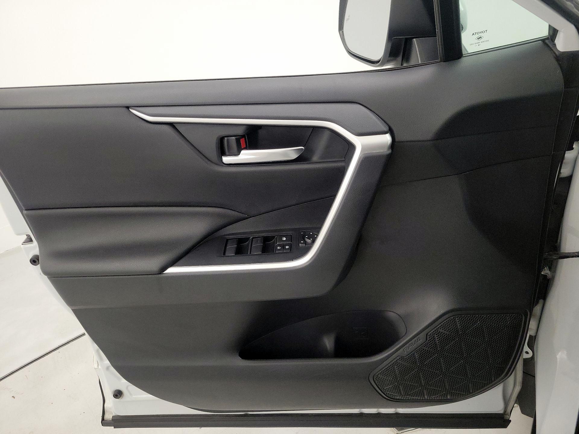 Thumbnail: 2019 Toyota RAV4 - 12