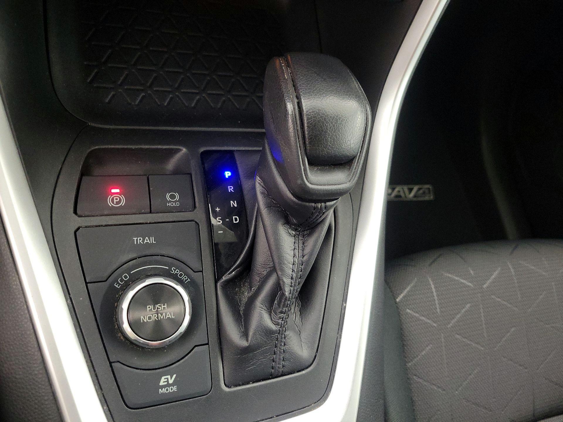 Thumbnail: 2019 Toyota RAV4 - 17