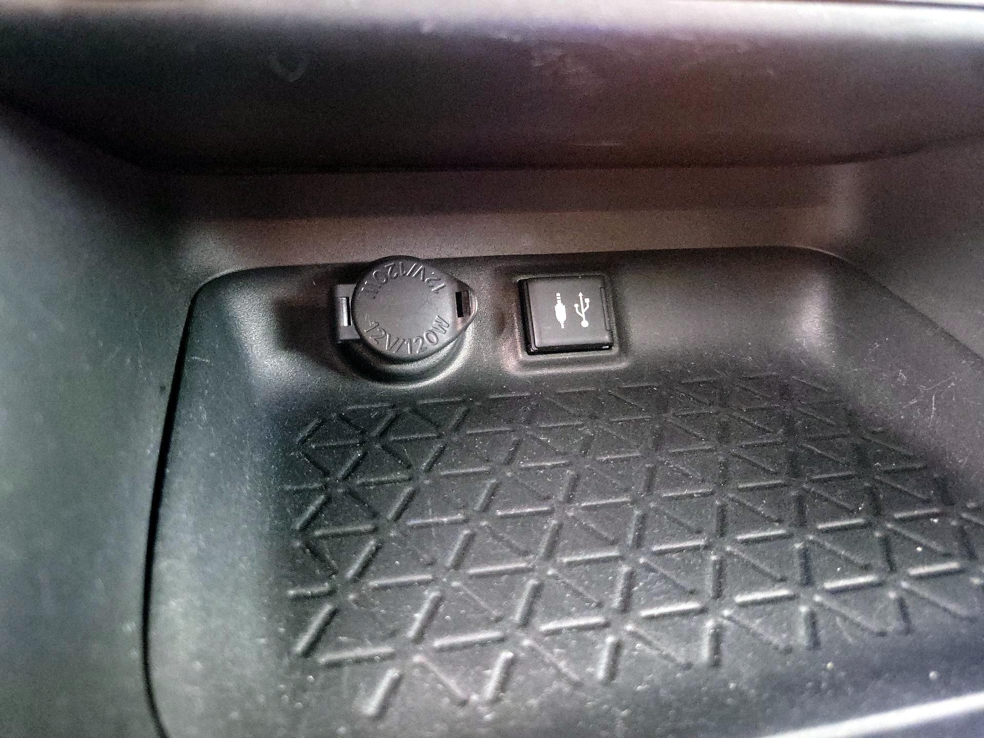 Thumbnail: 2019 Toyota RAV4 - 18