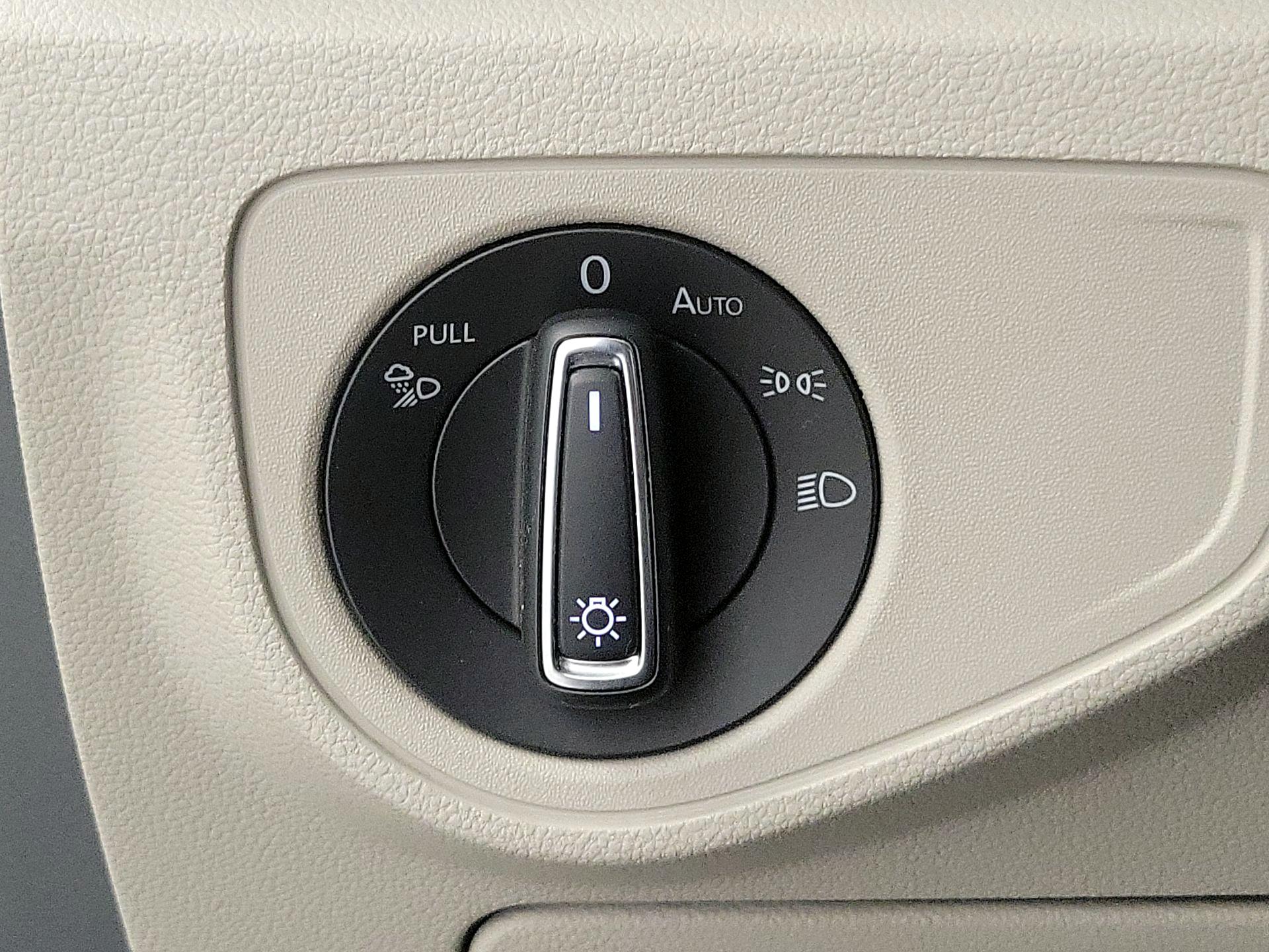 Thumbnail: 2021 Volkswagen Atlas - 13