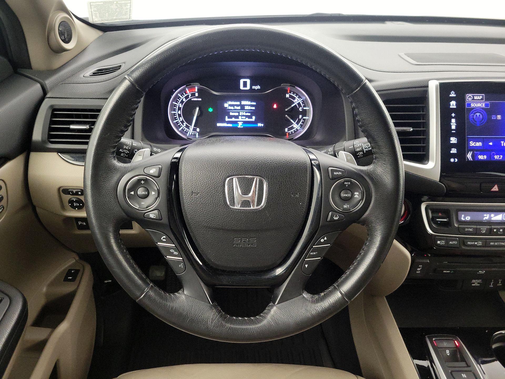 Thumbnail: 2017 Honda Pilot - 10