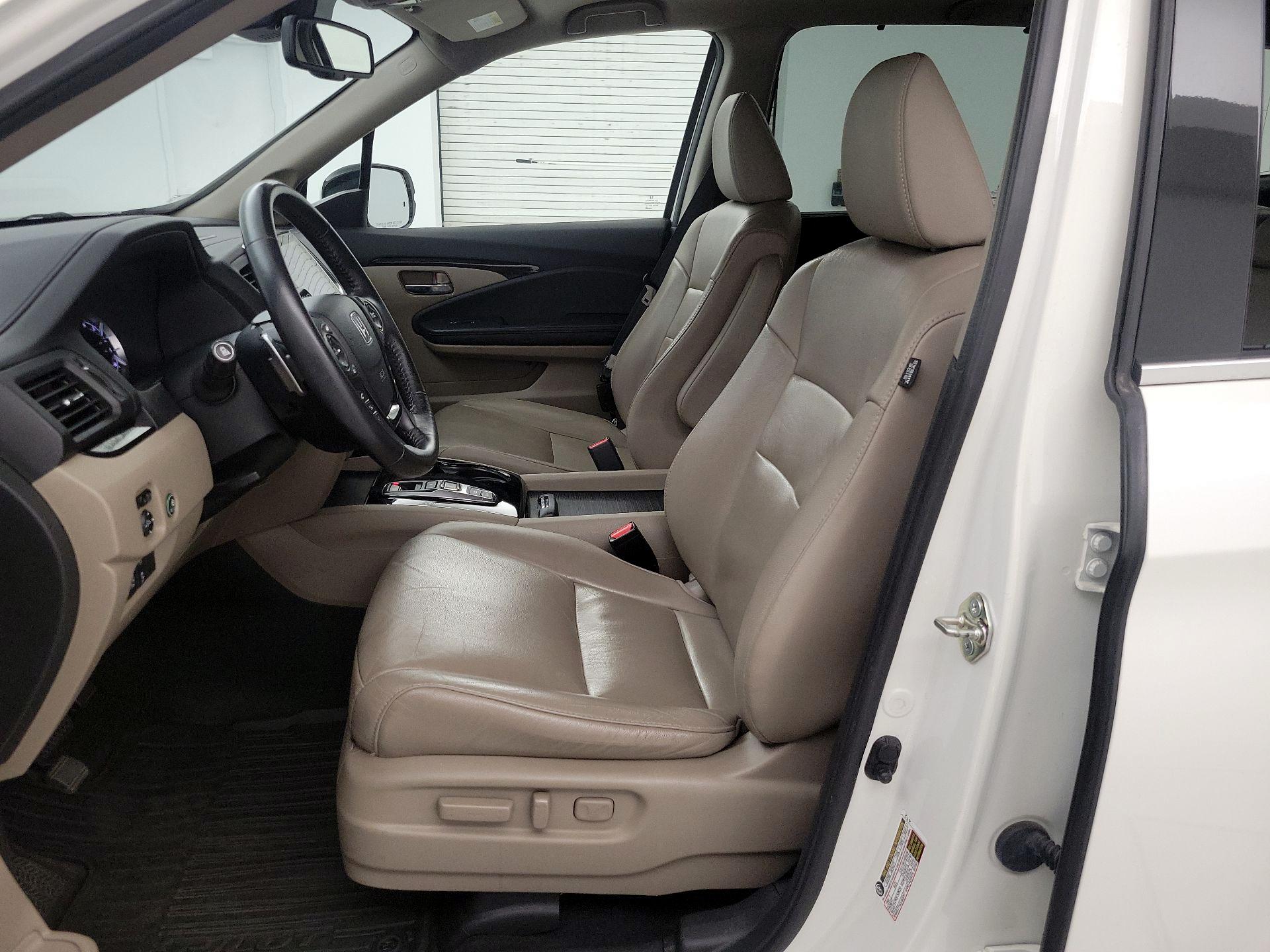 Thumbnail: 2017 Honda Pilot - 11