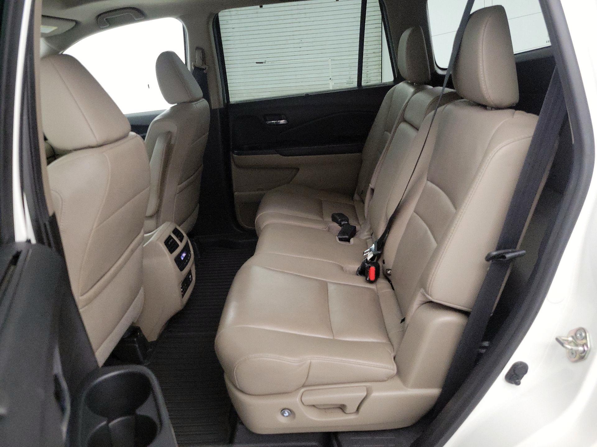 Thumbnail: 2017 Honda Pilot - 19