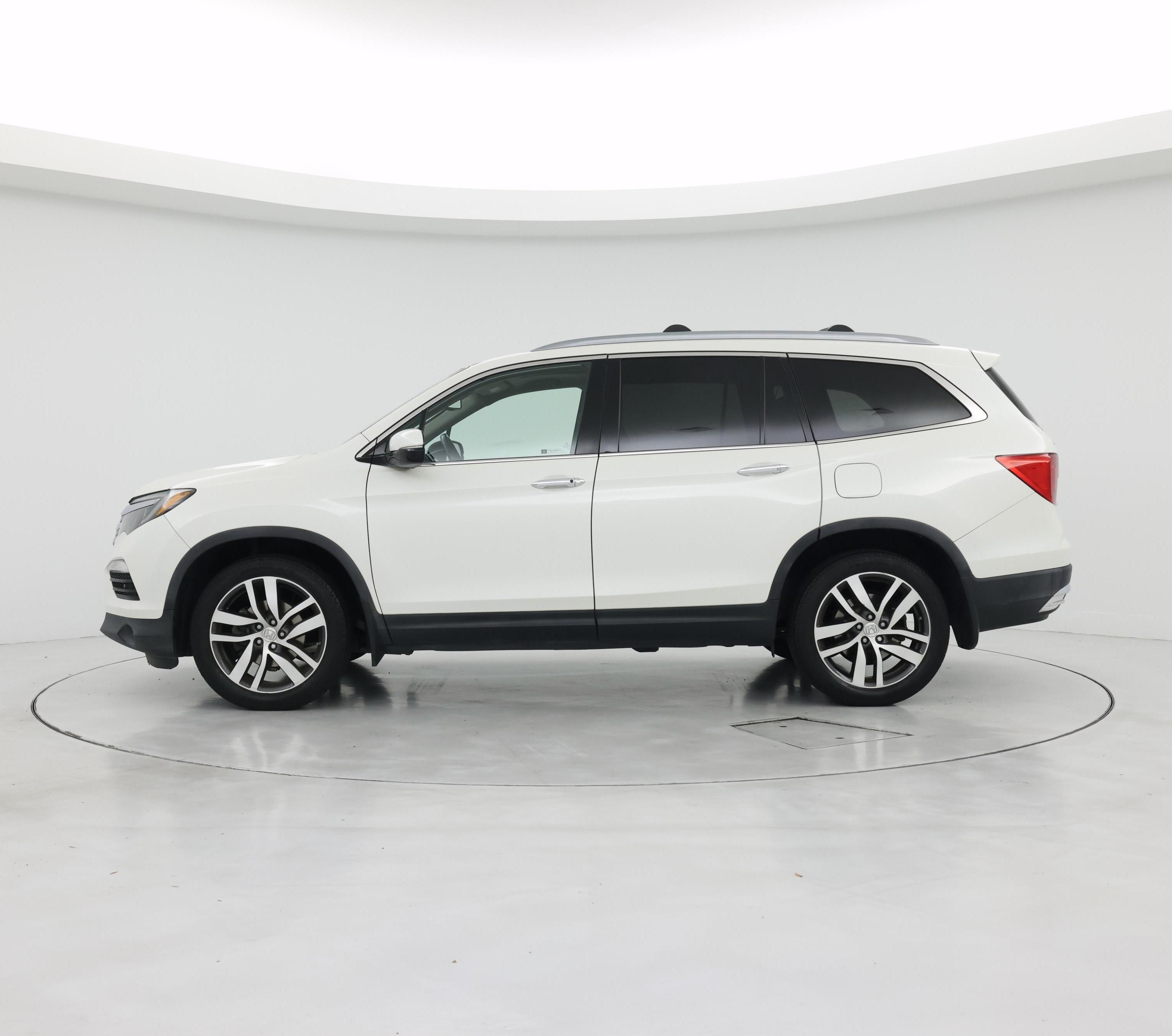 Thumbnail: 2017 Honda Pilot - 3